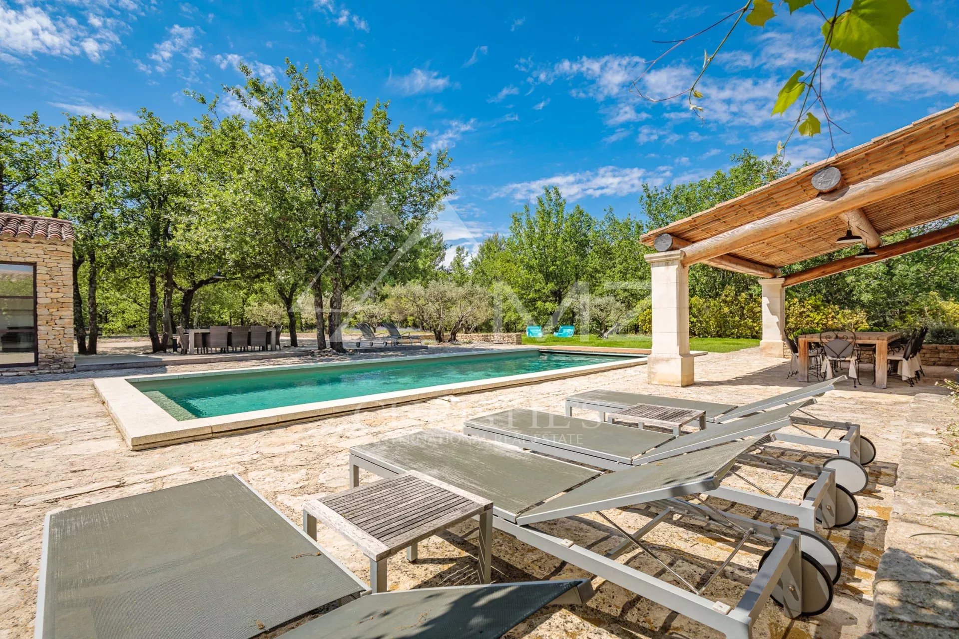 Gordes - Beautiful stone house with pool