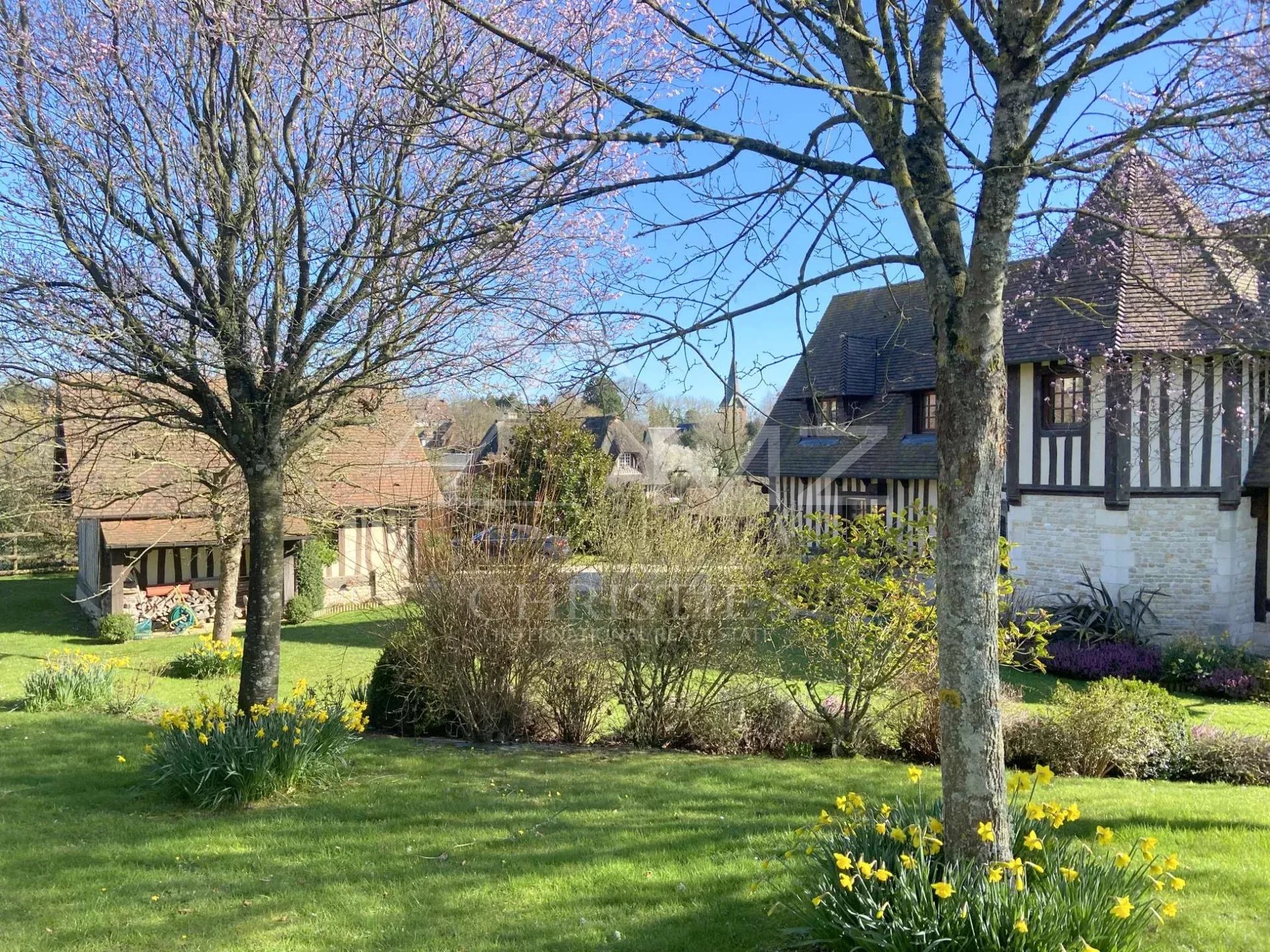 LEBAS HOUSE WITH SWIMMING POOL IN THE HEART OF A VILLAGE