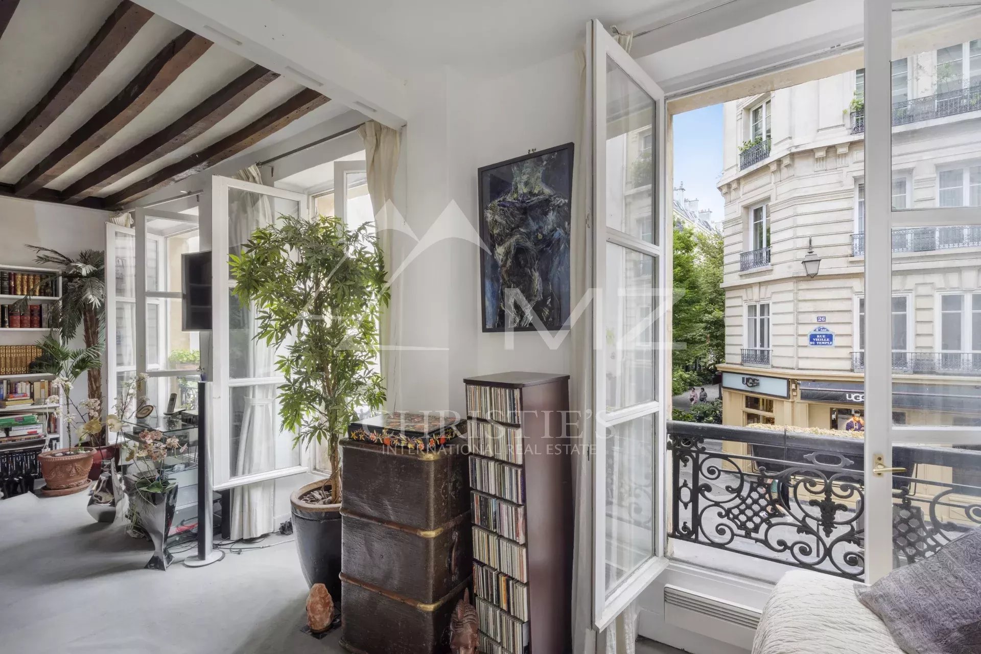 Apartment in Rue Vieille du Temple in the Marais to renovate