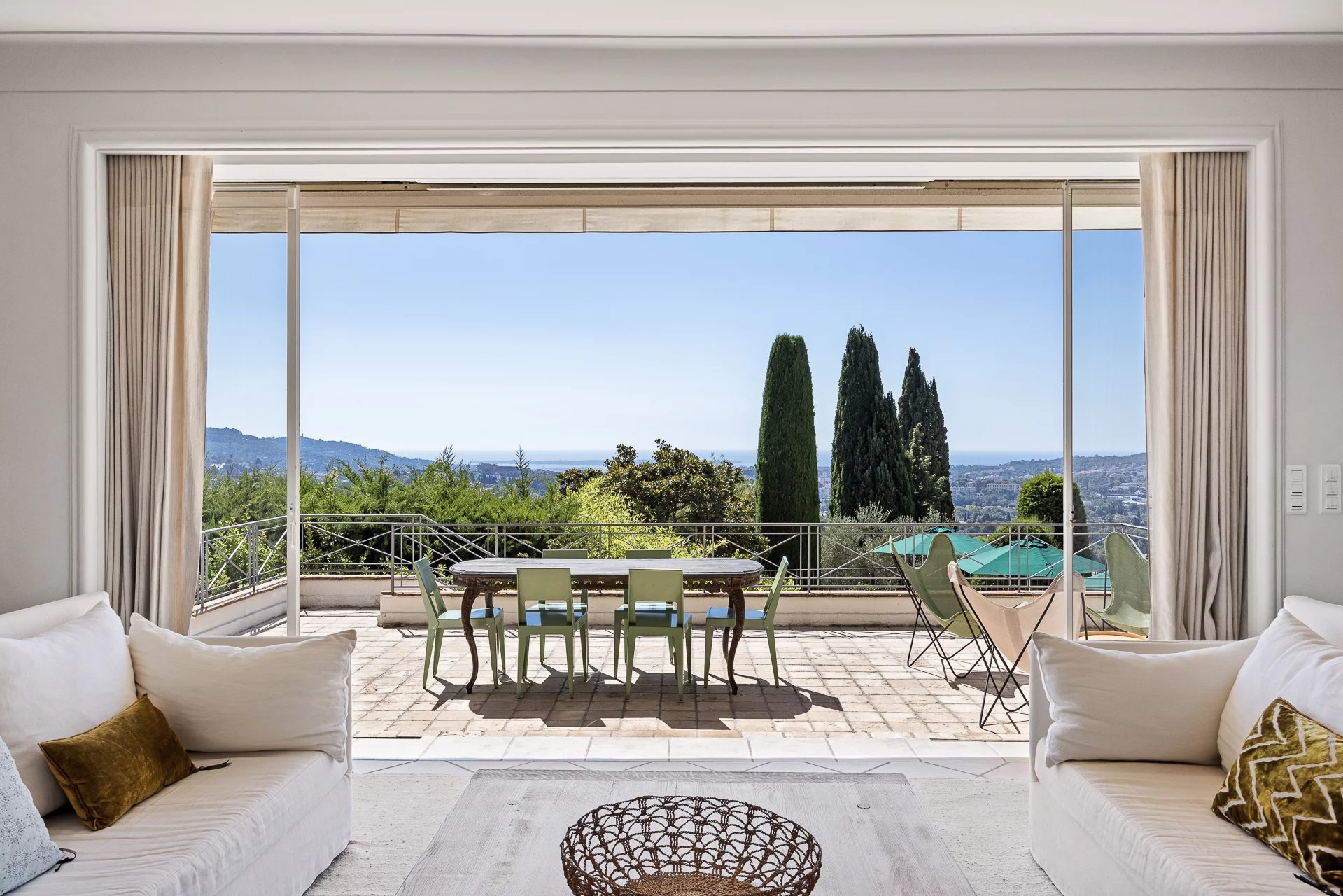 À pied du village, charmante villa avec vue panoramique mer