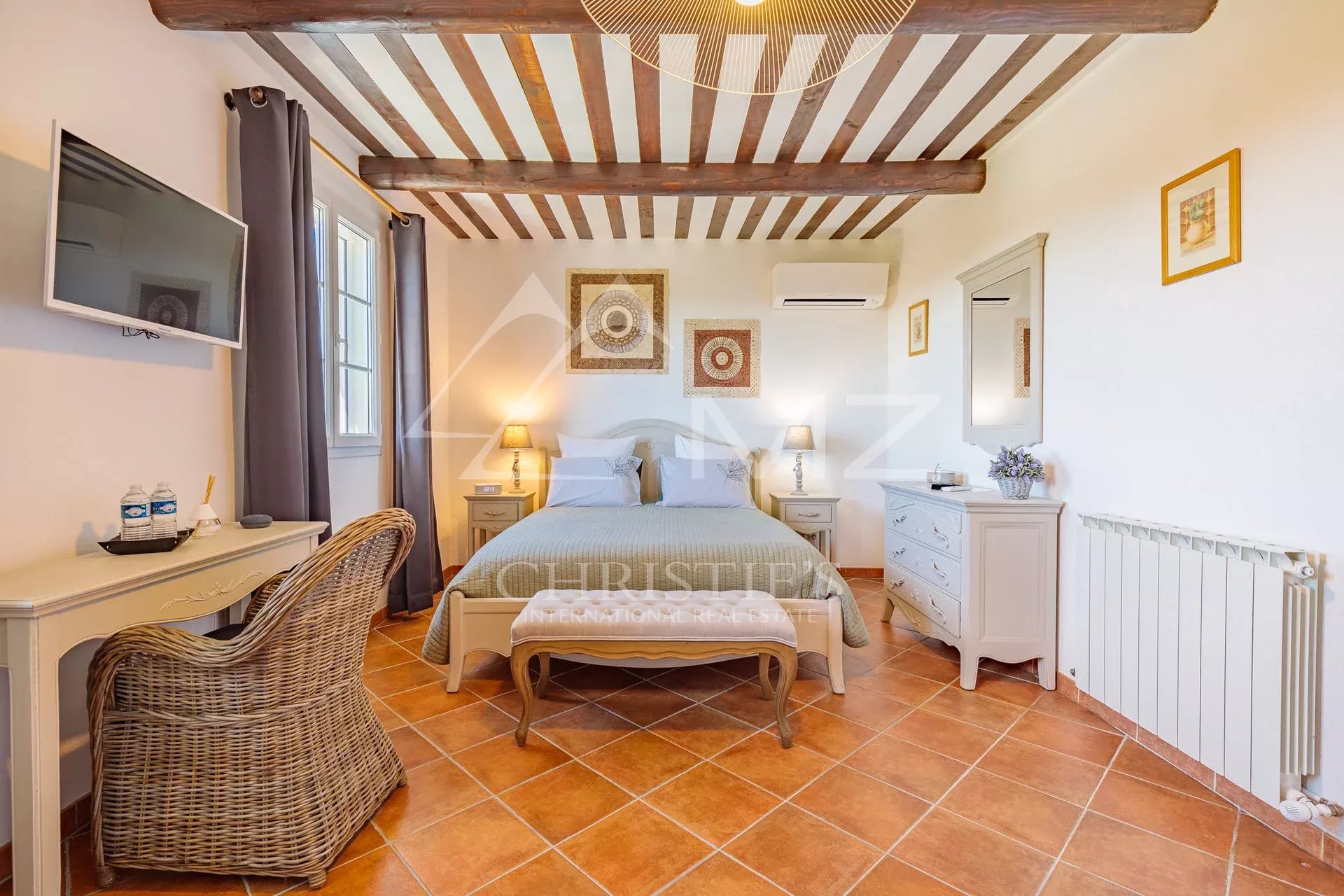 Close to Gordes - Beautiful Bastide with open view