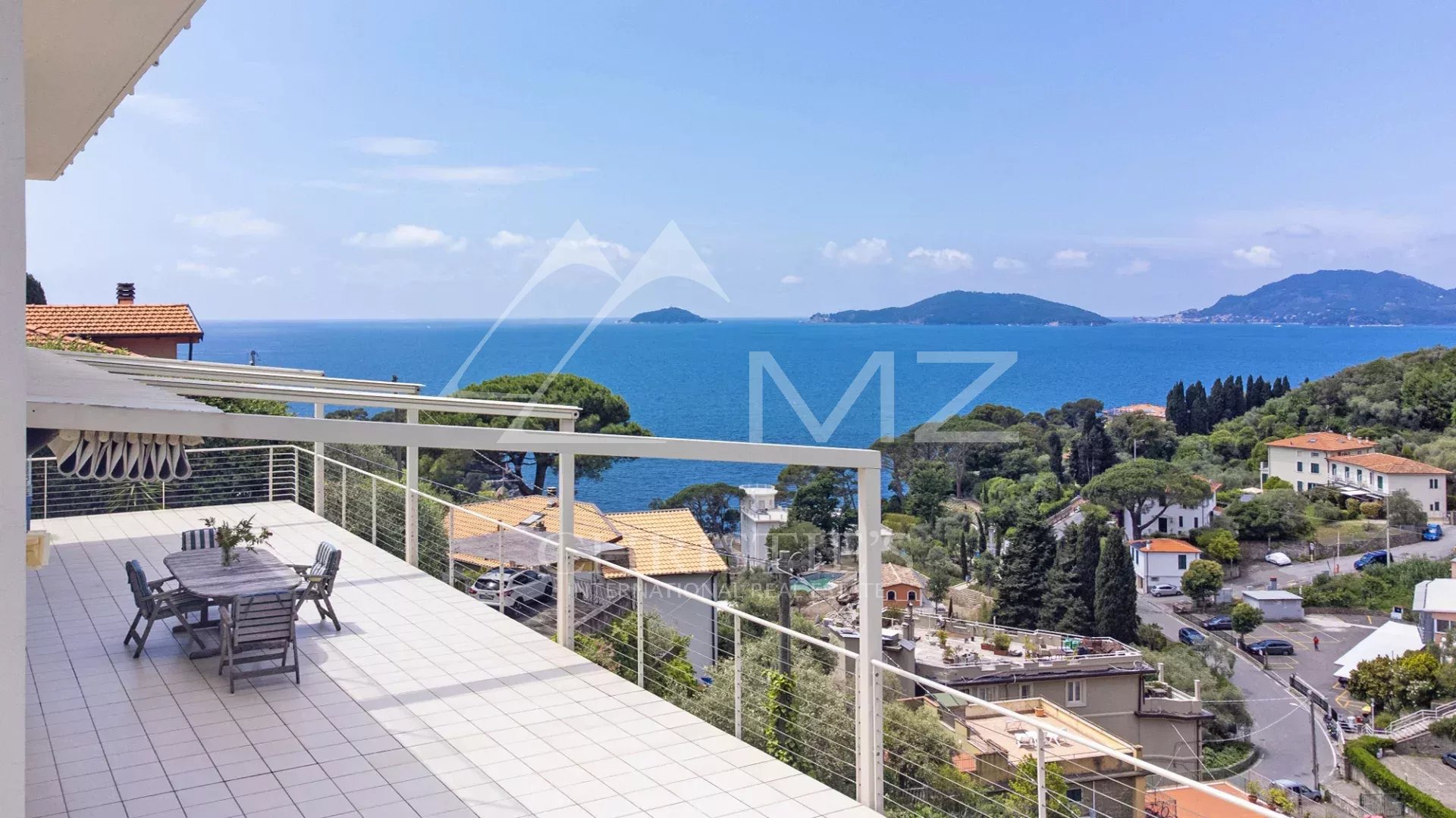 Elegant modern villa with large windows and sea view over the Gulf of Poets in Fiascherino, Lerici