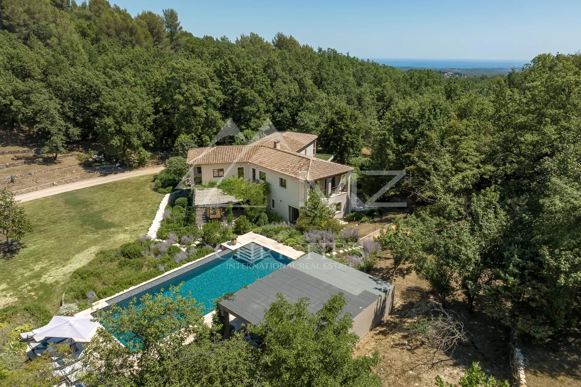 Renovated property with fantastic panoramic views