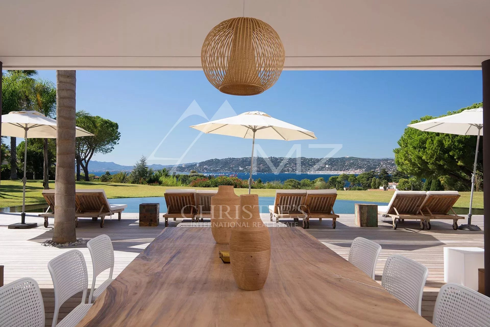 Cap d'Antibes - Rare contemporaine villa neuve