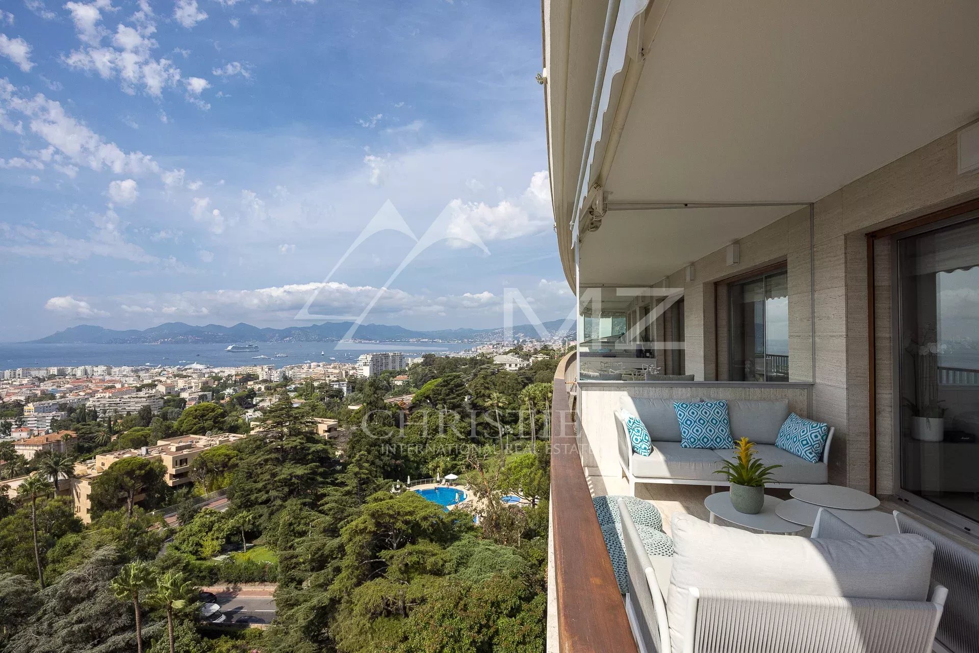 EXCLUSIVITE: Superbe appartement contemporain à la vue mer