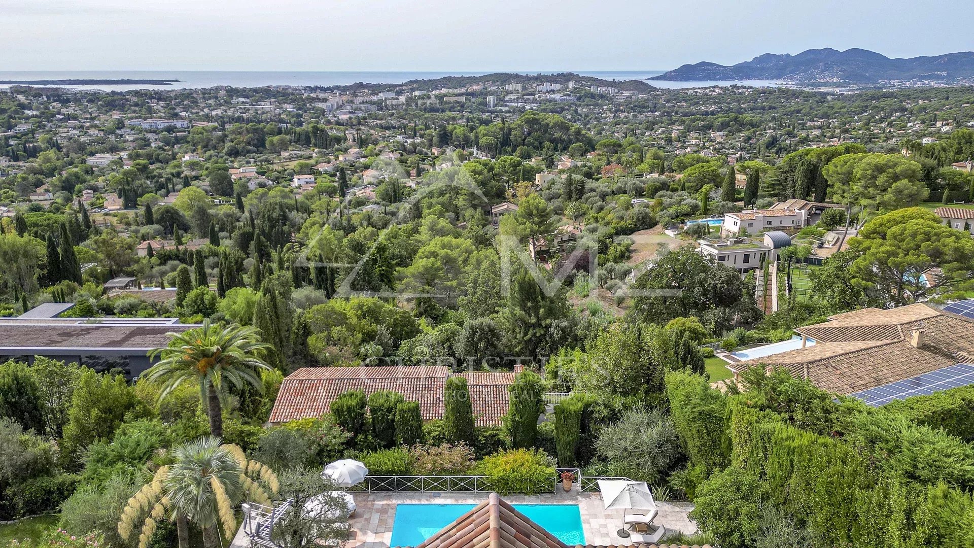 Elégante villa avec vue mer à proximité du vieux village de Mougins