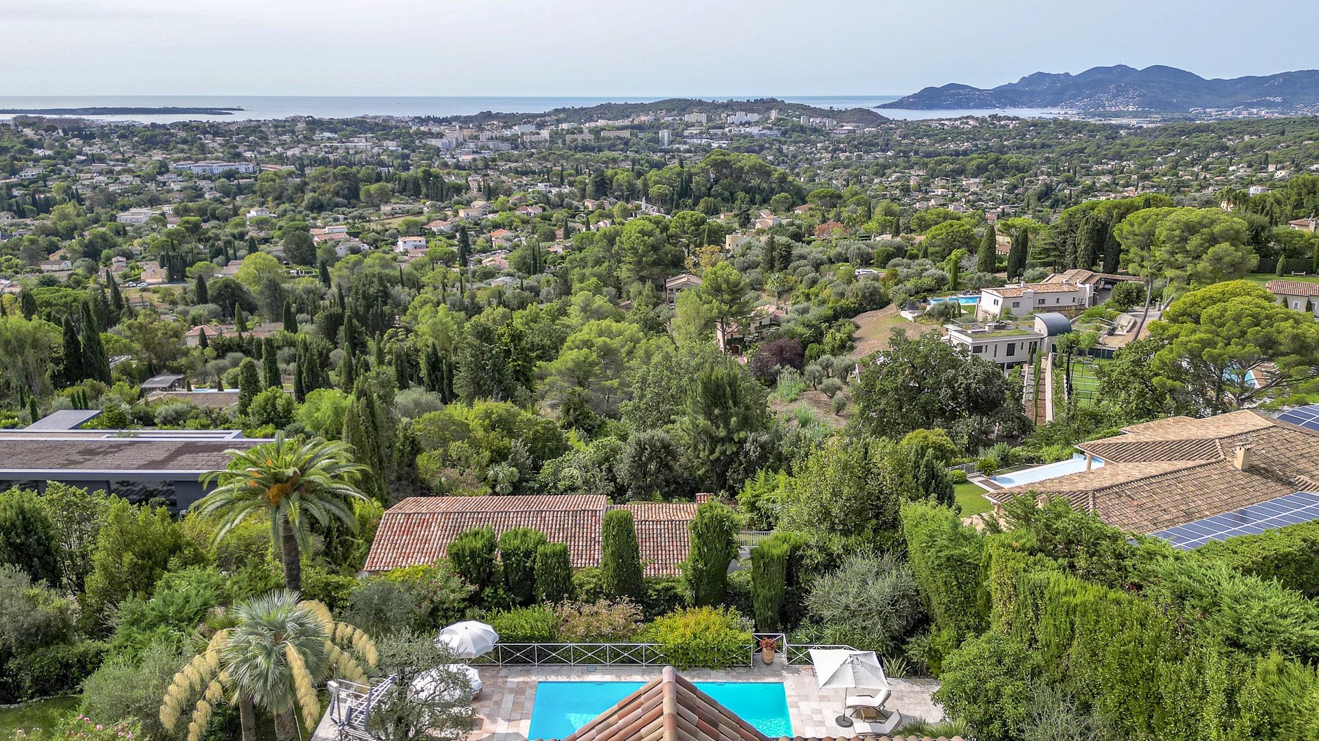 Elégante villa avec vue mer à proximité du vieux village de Mougins