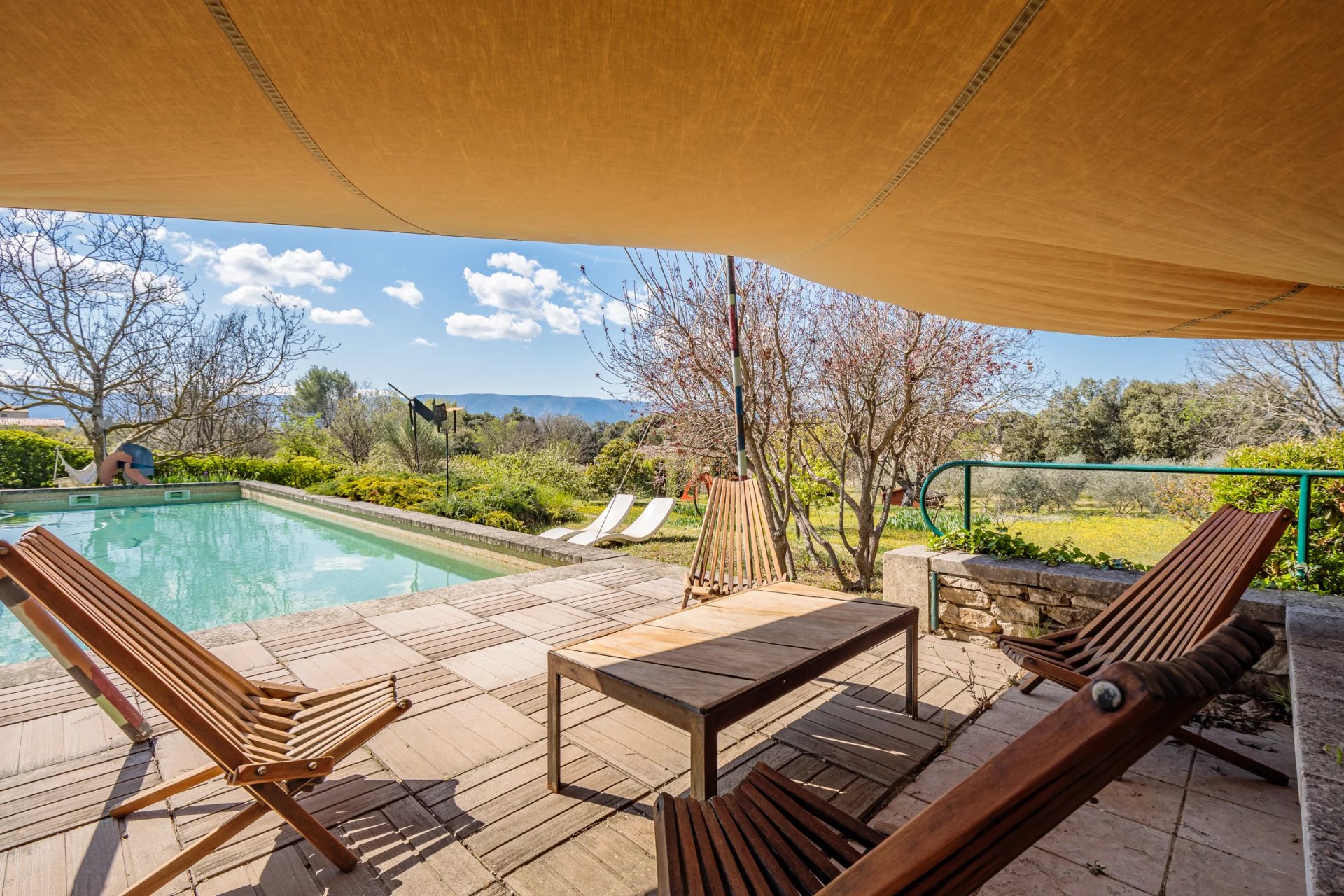 Proche Gordes - Superbe maison avec vue dégagée