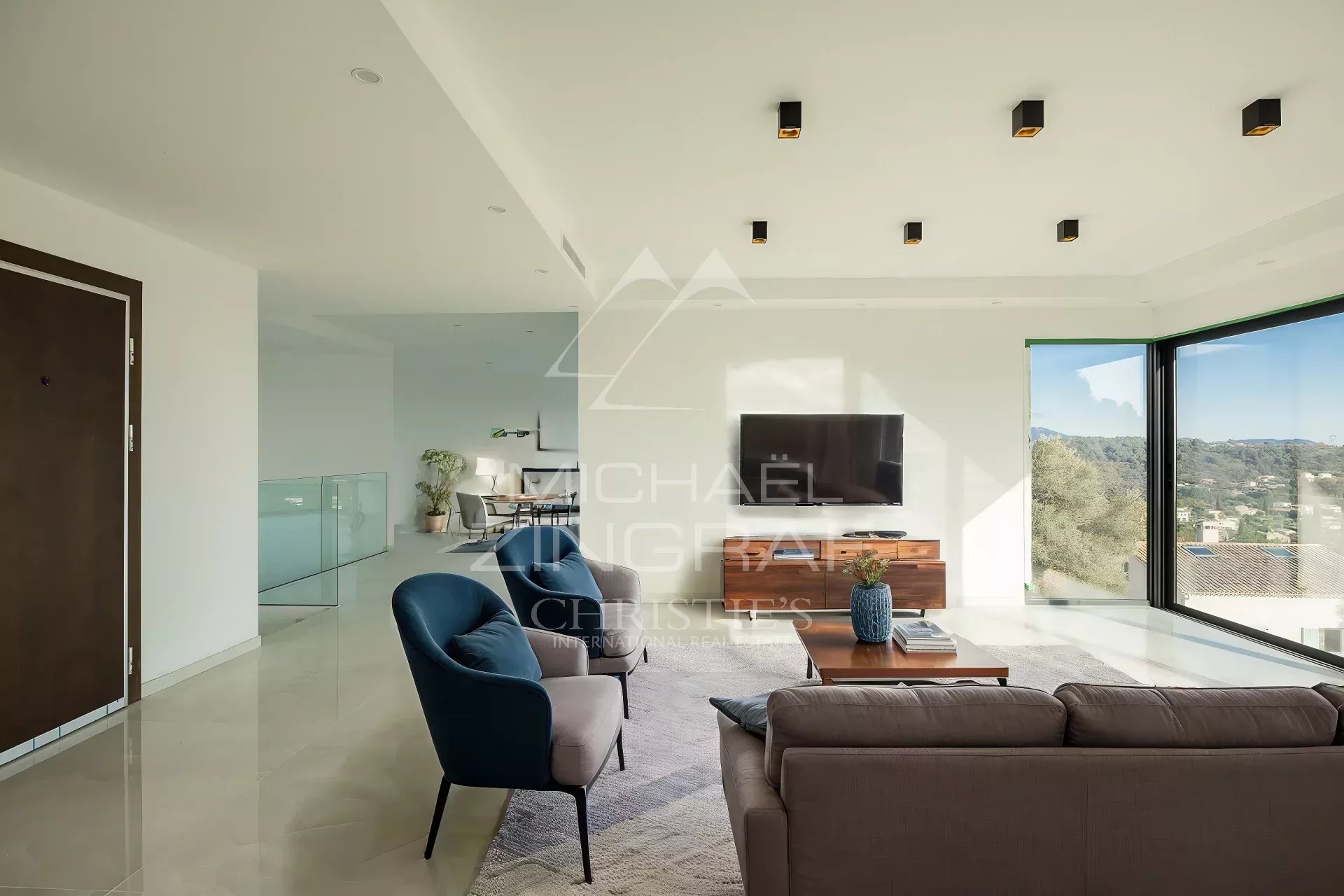 Modern property with panoramical sea and mountain view