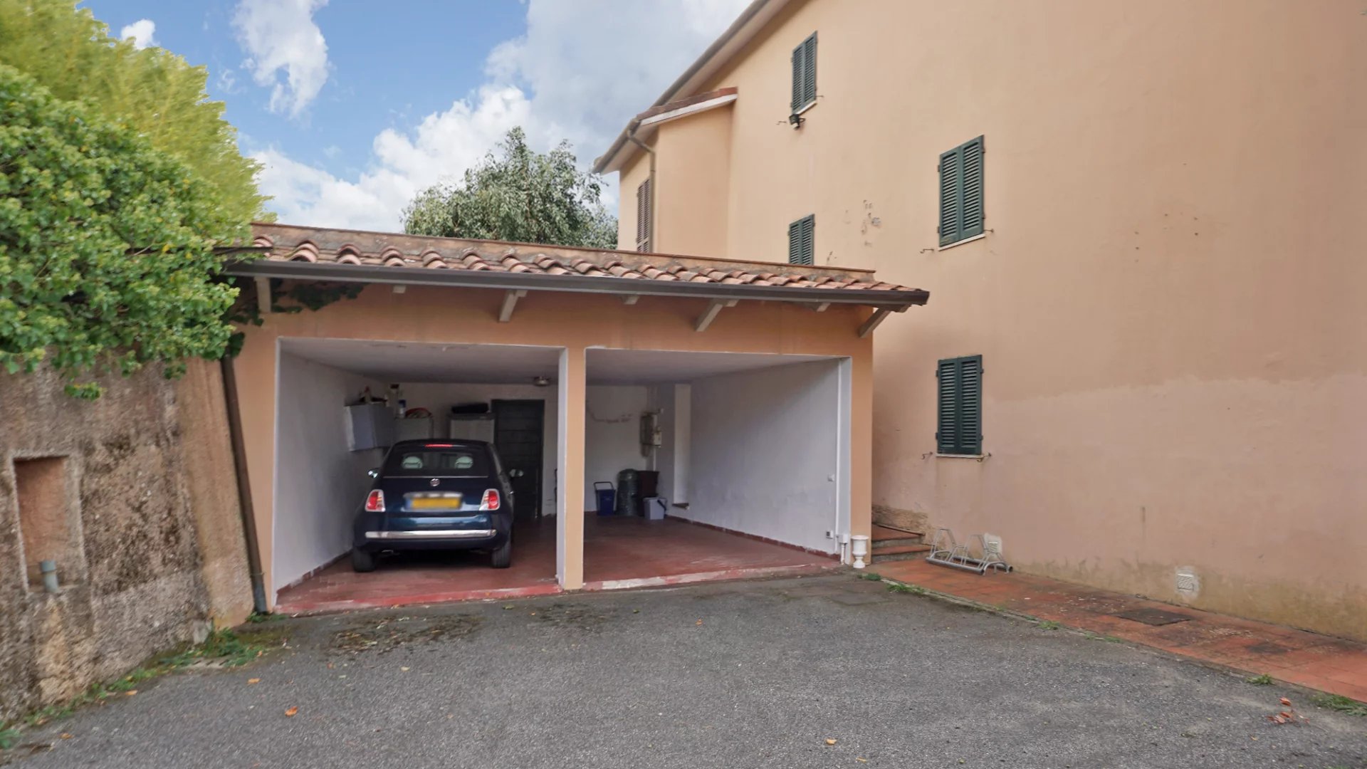 Elégante villa avec piscine, vignoble et grand terrain à une courte distance de la mer