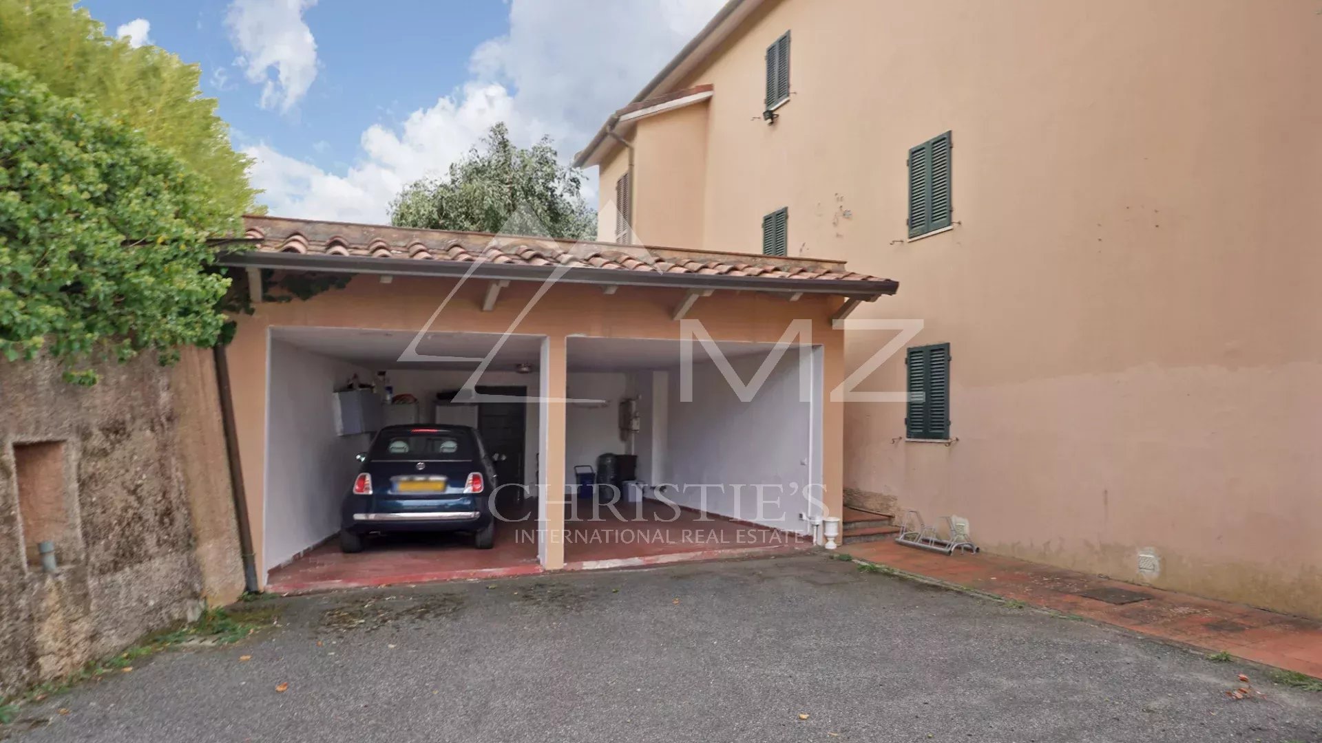 Elégante villa avec piscine, vignoble et grand terrain à une courte distance de la mer