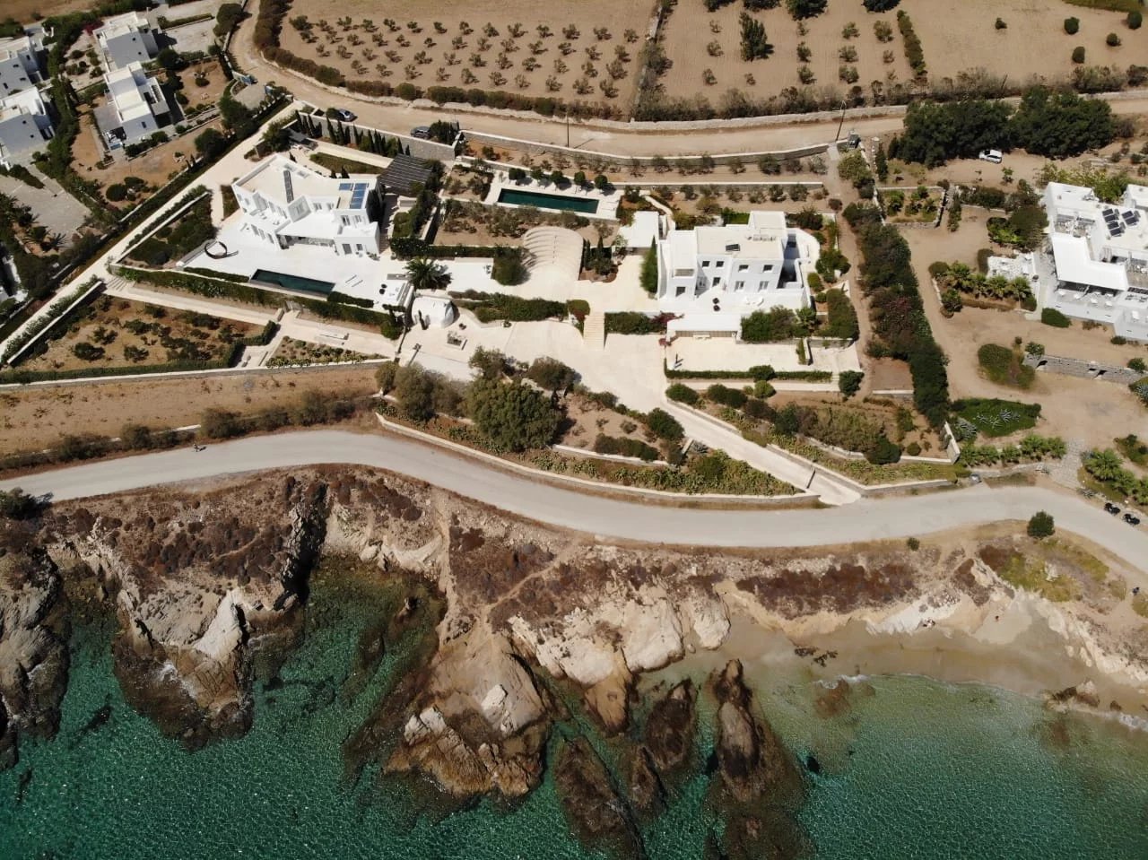 Luxueux complexe de 2 villas en bord de mer à Chrysi Akti avec vue imprenable