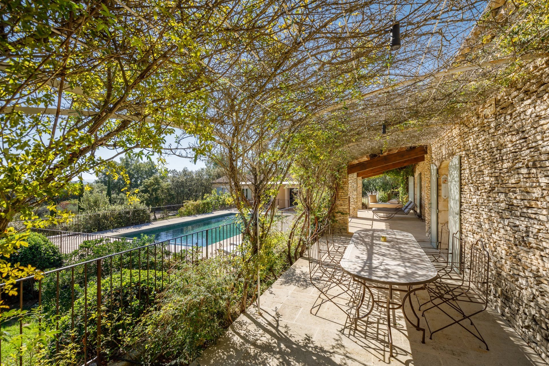 Proche Gordes - Luxueuse villa avec vue dégagée