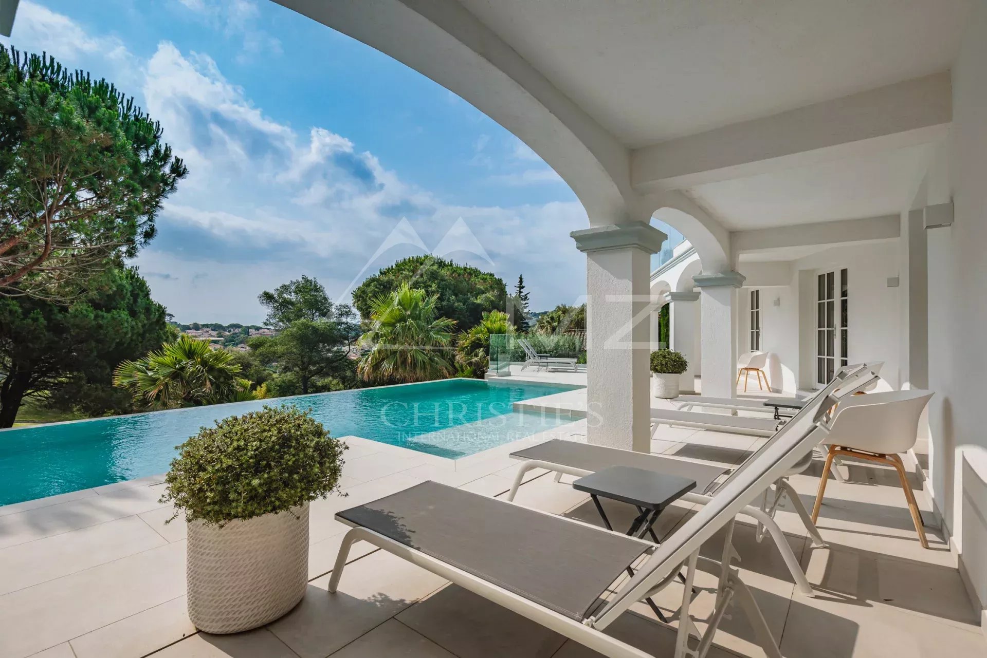 VILLA PROVENCALE - PISCINE CHAUFFEE - SAINTE MAXIME