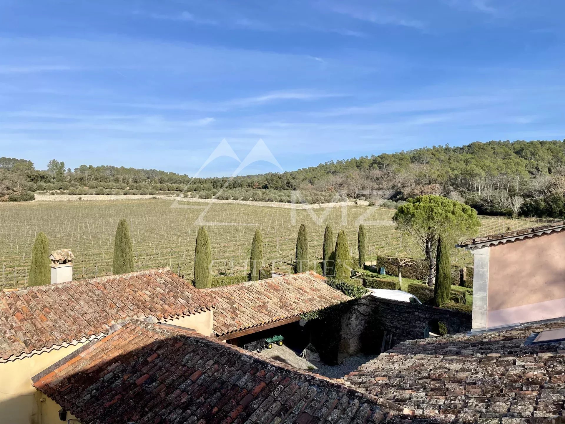 BASTIDE DE CHARME AU COEUR DU TERROIR DES CÔTES DE PROVENCE