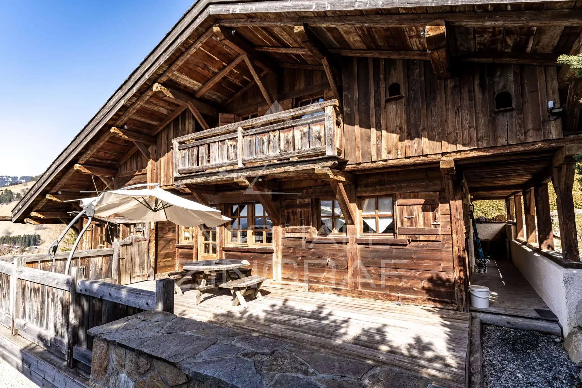 Altholzchalet, ruhig, Aussicht, einzigartige Lage in der Nähe des Dorfes