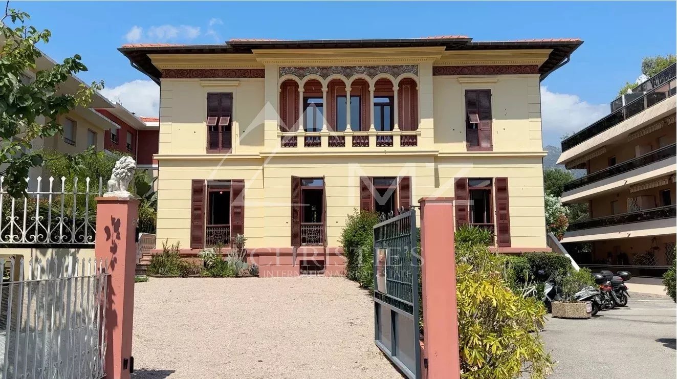 Appartement dans un hôtel particulier à pied de la mer