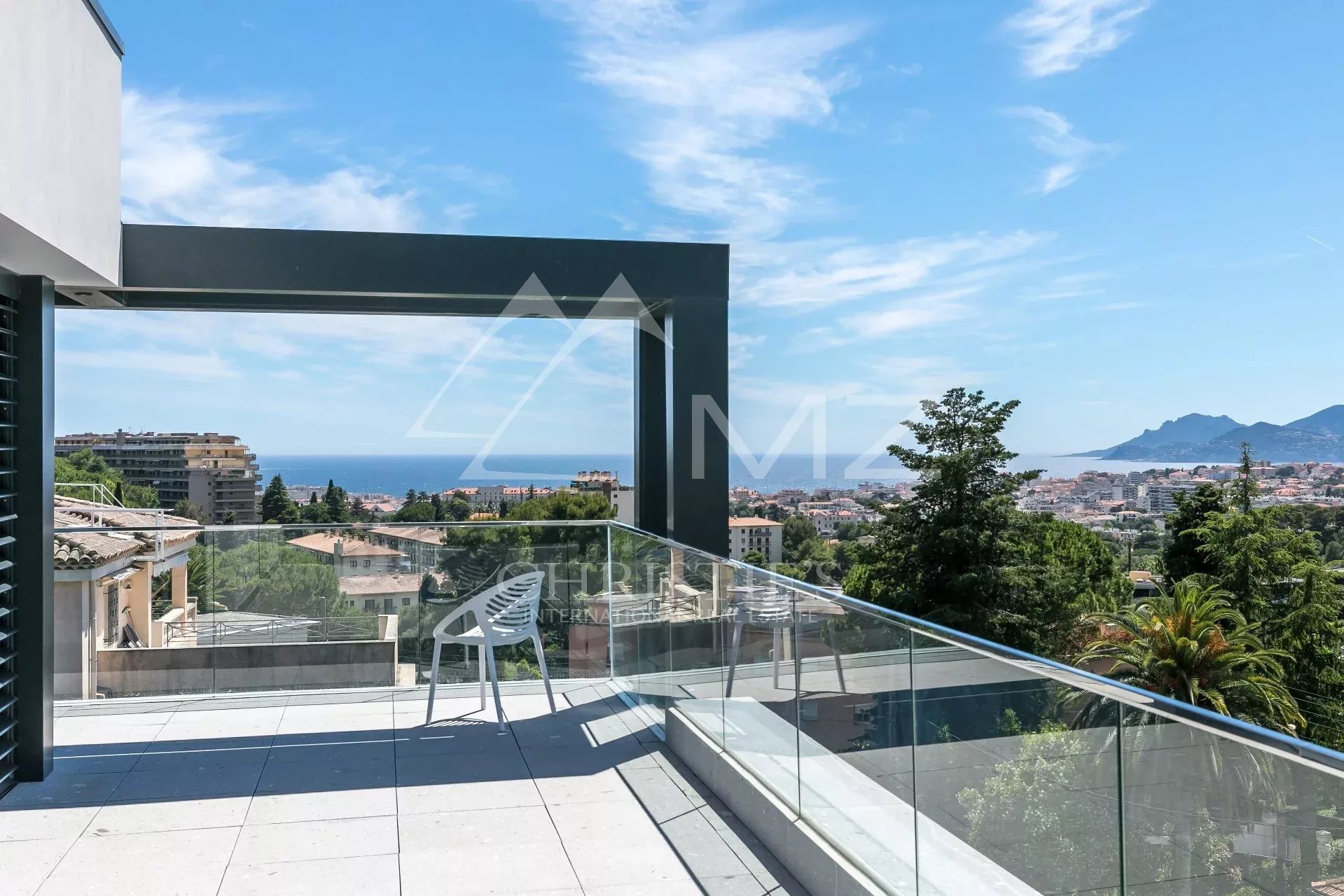 Near Cannes - New contemporary villa