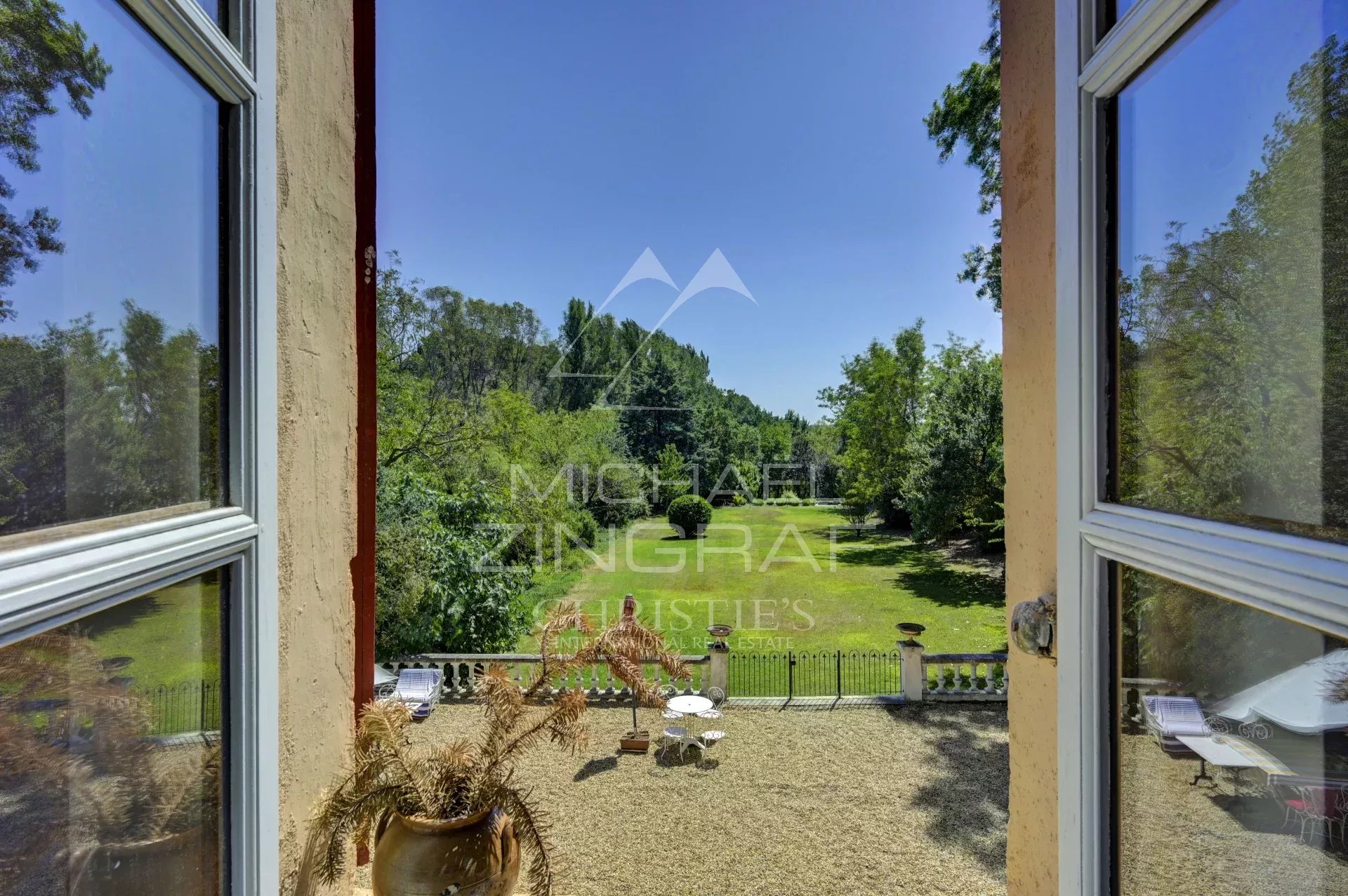 Aix en Provence- Renovated 18th century Provençal Bastide