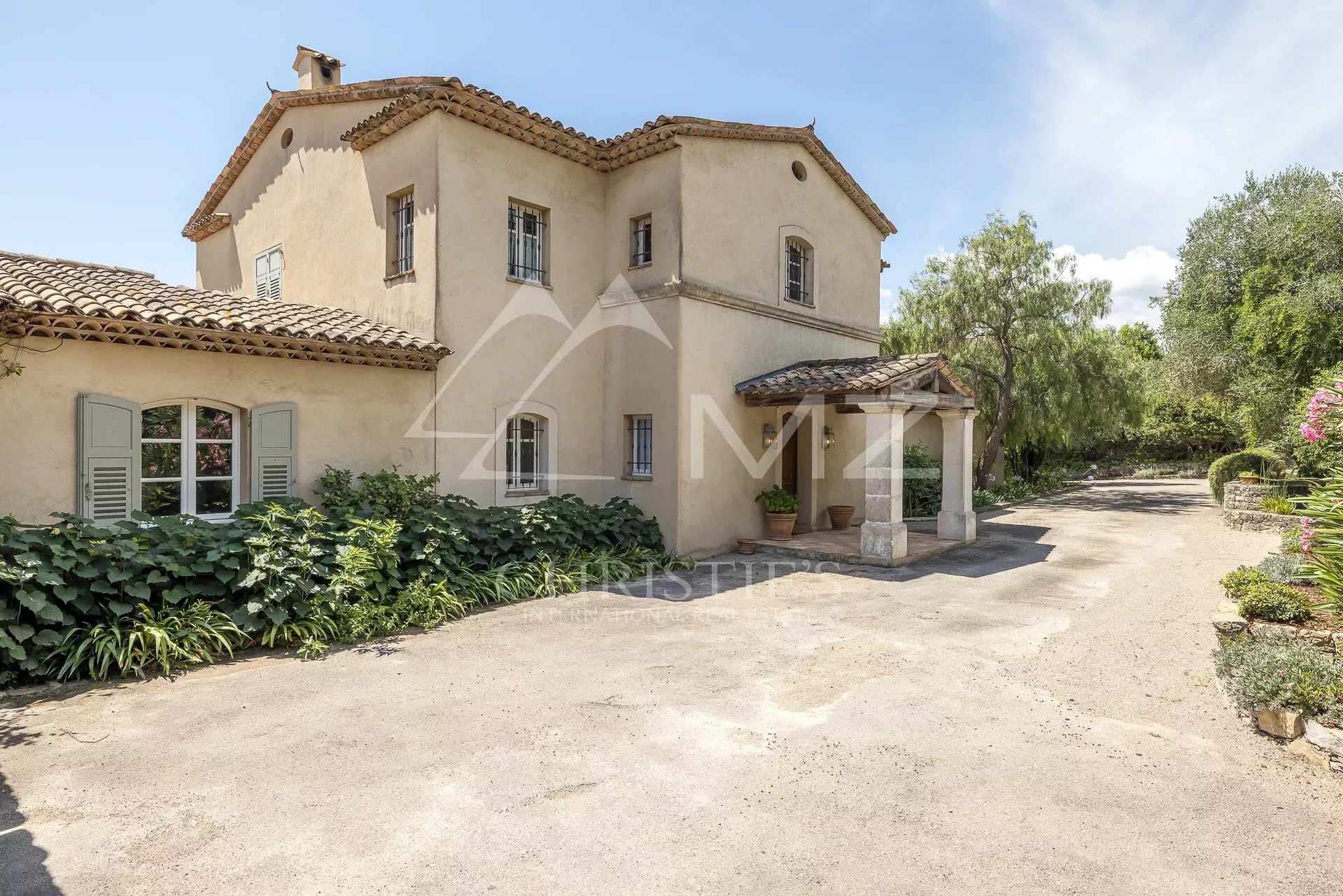 VALBONNE - CHARMING PROVENCAL BASTIDE