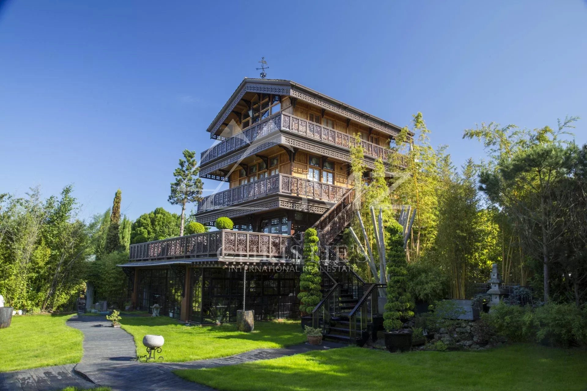 United Kingdom - Waterfront Swiss Style Chalet