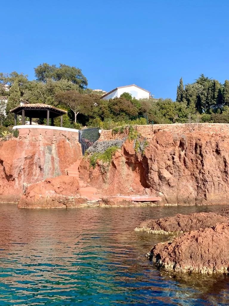 Proche Cannes - Villa pieds dans l'eau