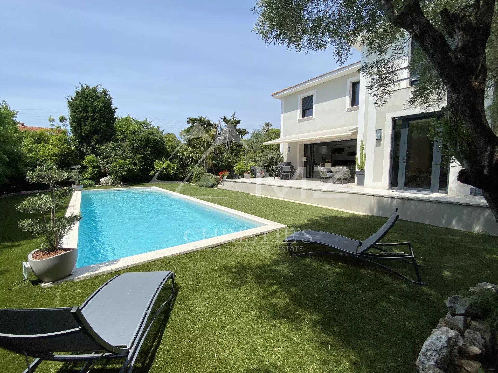 Proche Cannes - Juan-les-Pins - Villa moderne à pied de la plage