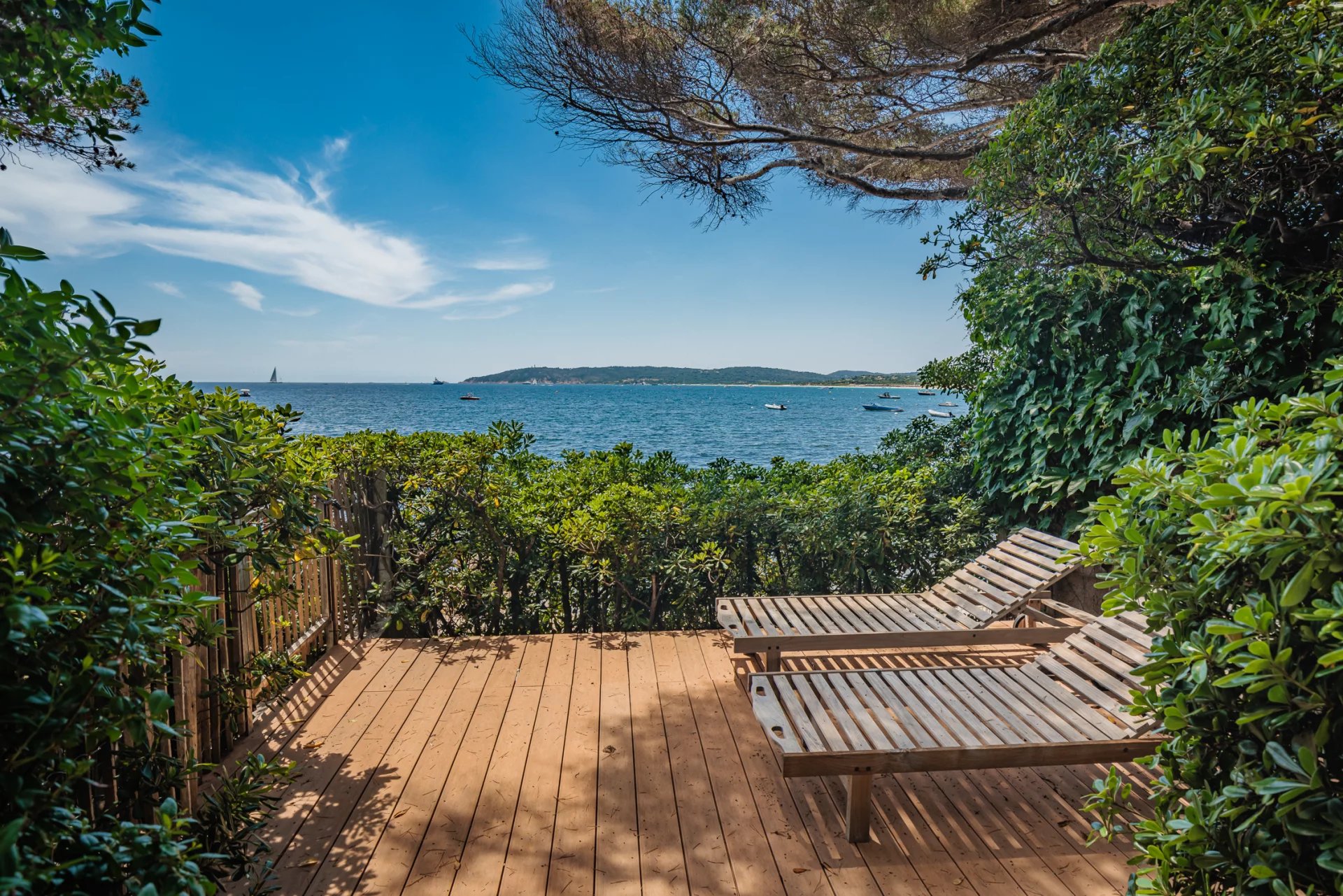 Ramatuelle - Villa moderne avec accès direct à la plage et vue mer