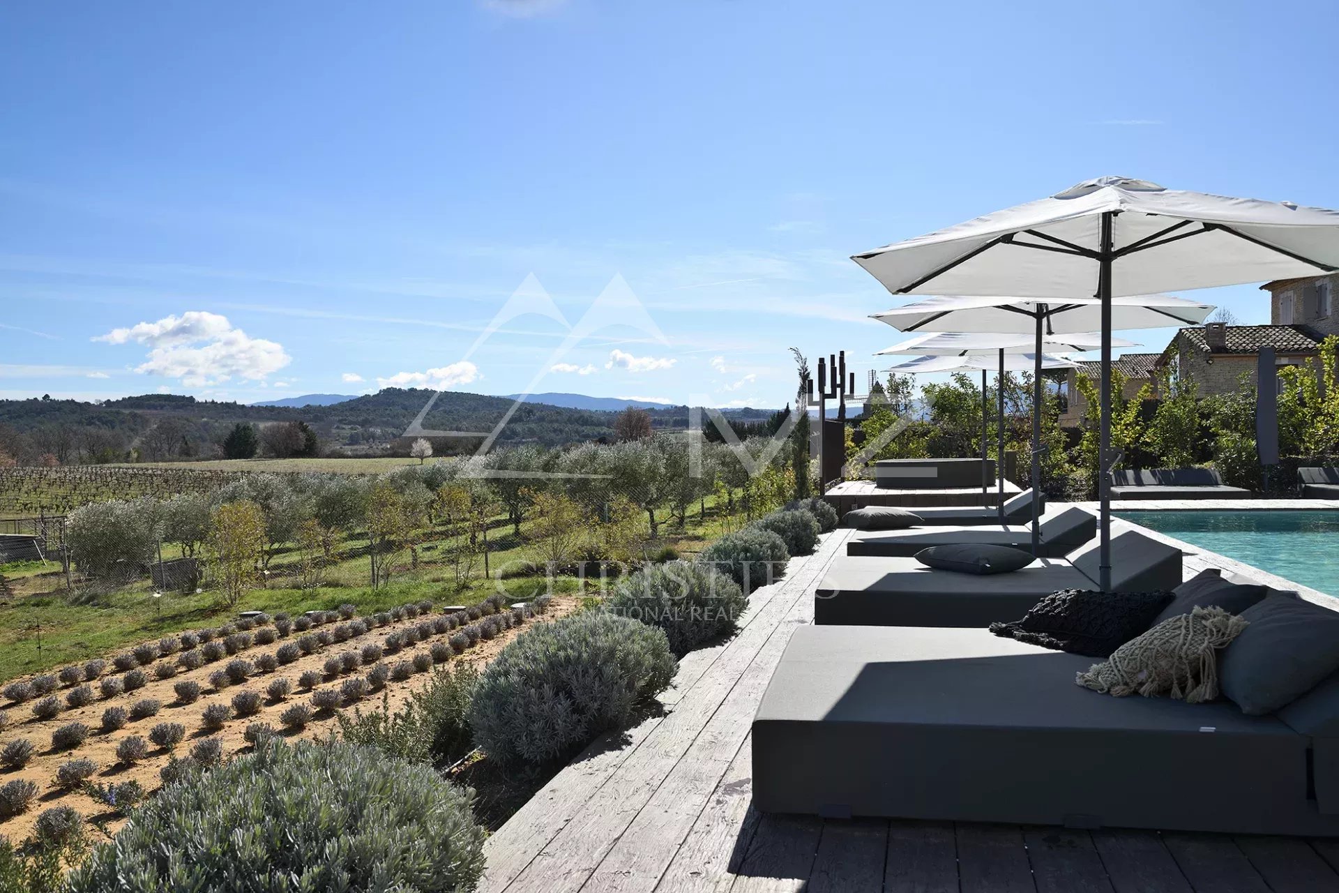 Gordes - Superbe maison en pierres avec décoration raffinée