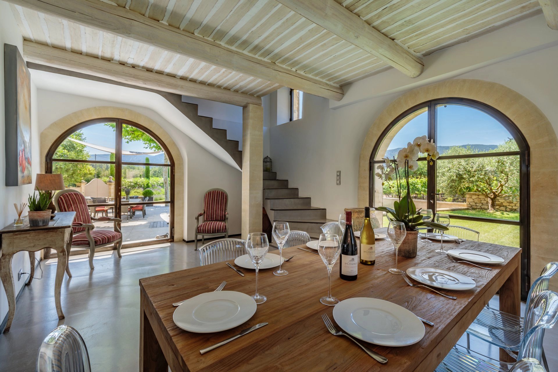 Luberon - Belle maison en pierres avec piscine