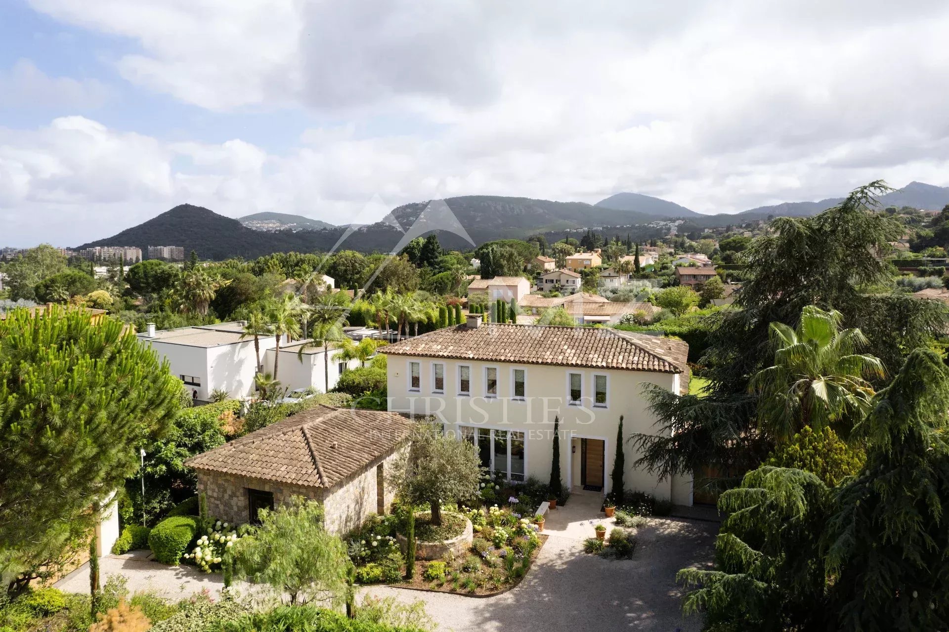 Nahe Cannes - wunderschöne Villa mit 4 Schlafzimmern