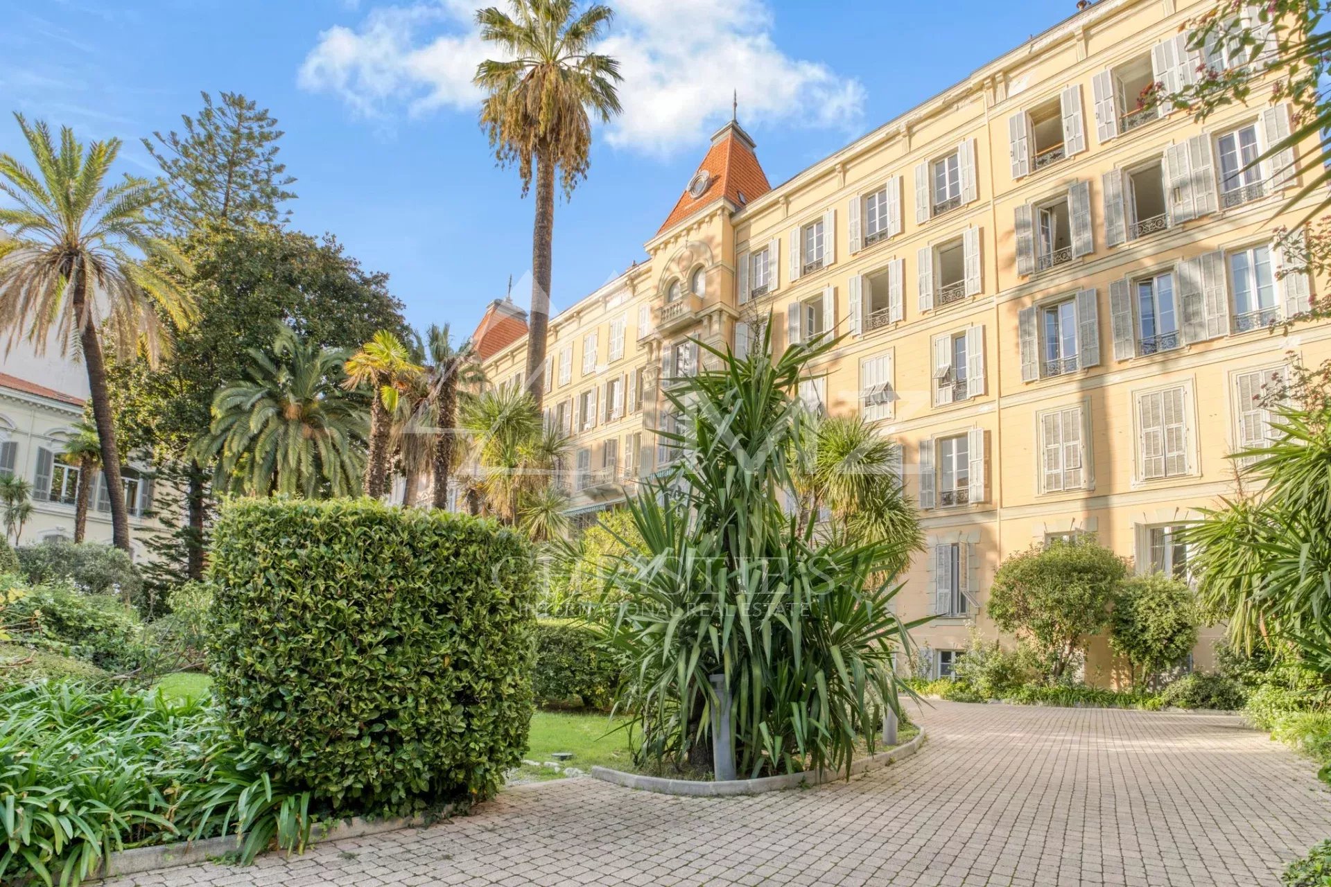 Victor Hugo - Appartement traversant de 4 pièces avec vue jardin