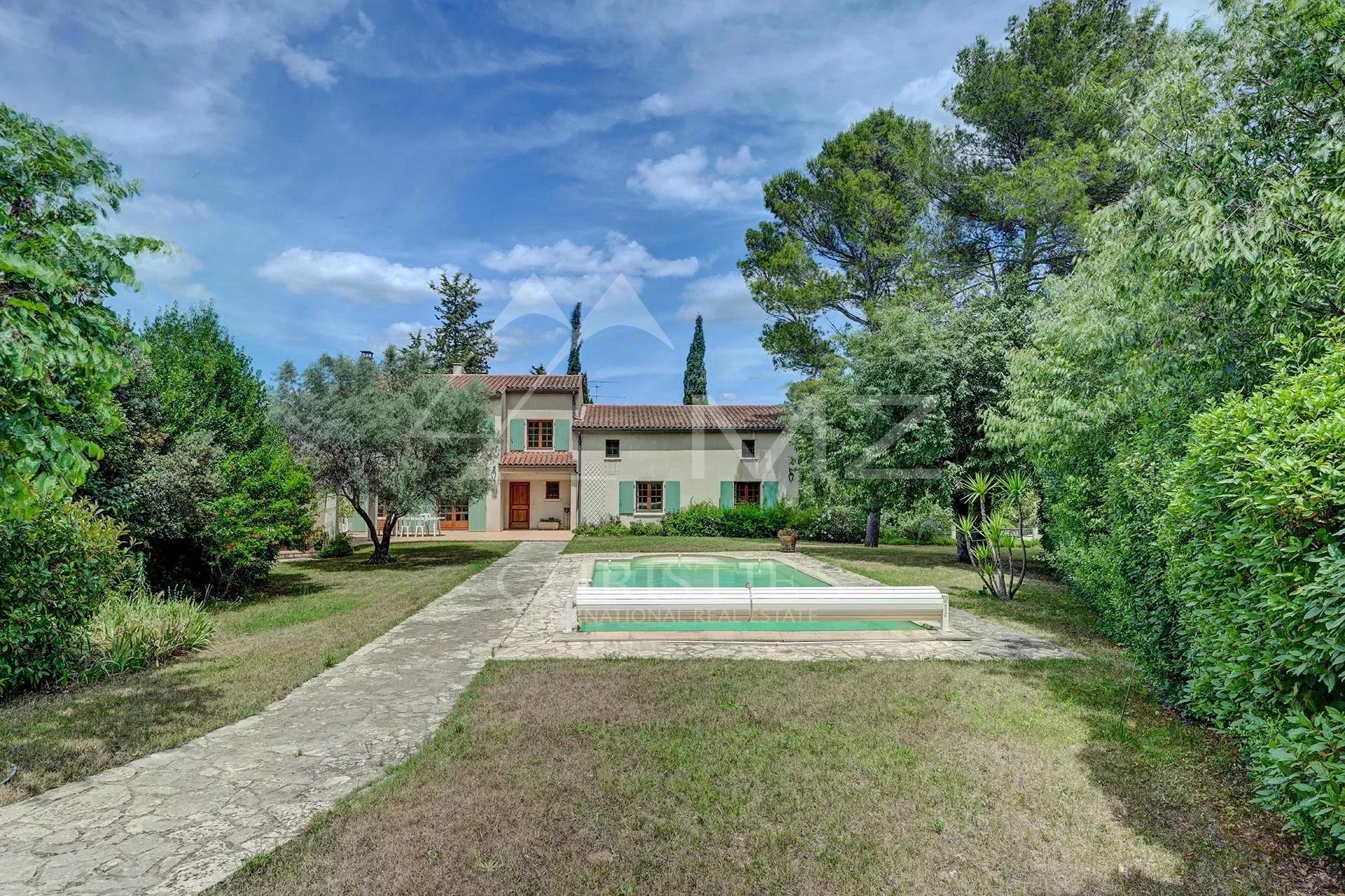 Nîmes : Belle maison familiale