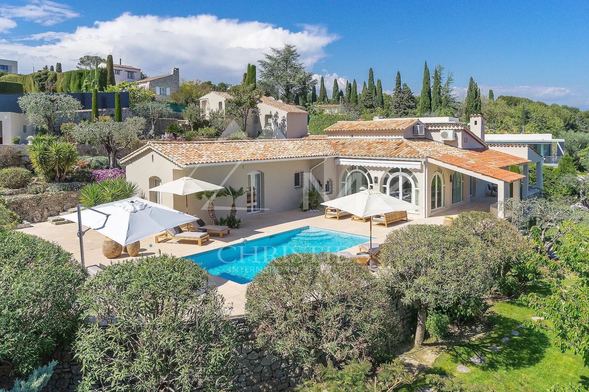 Mougins - Villa rénovée dans domaine privé