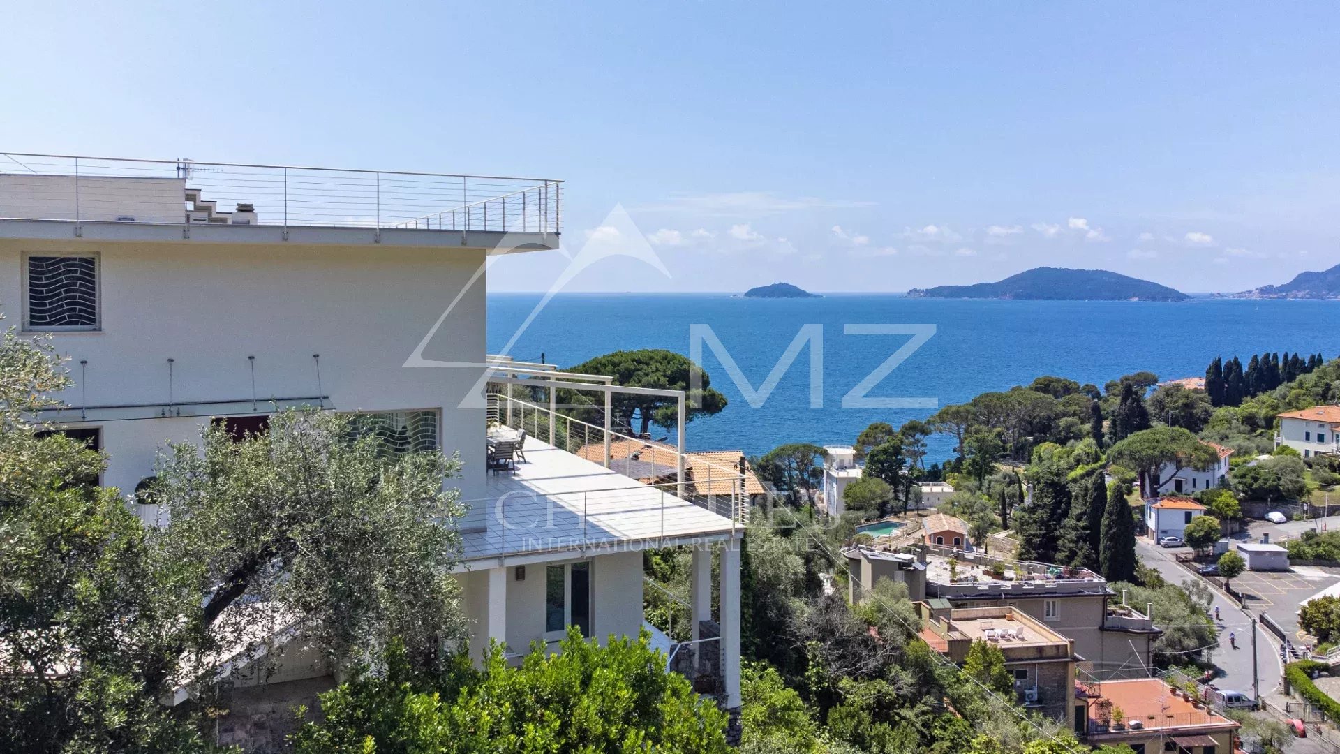 Elegant modern villa with large windows and sea view over the Gulf of Poets in Fiascherino, Lerici