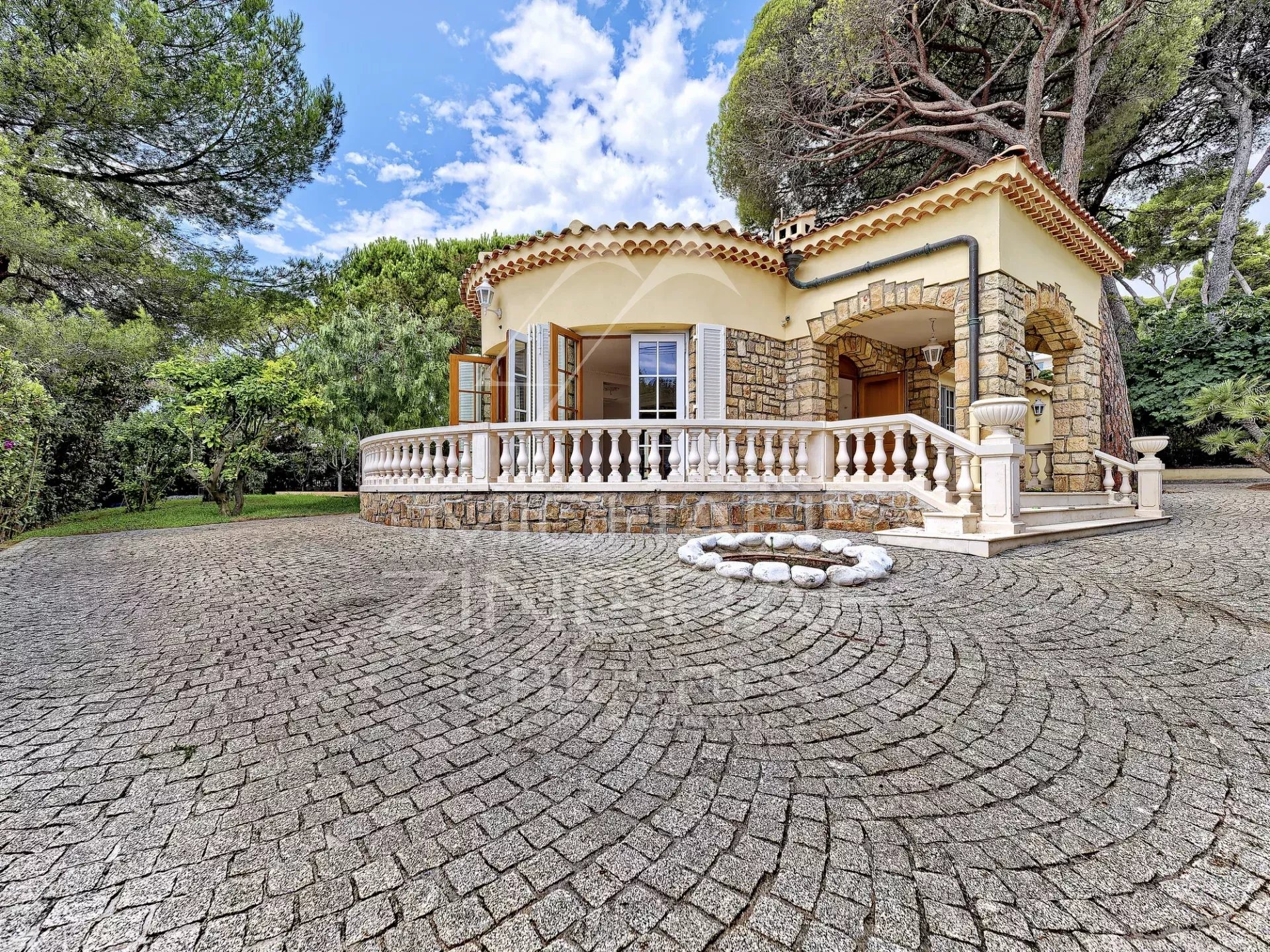 Cap d'Antibes - Villa mit Meerblick, zu Füßen von La Garoupe