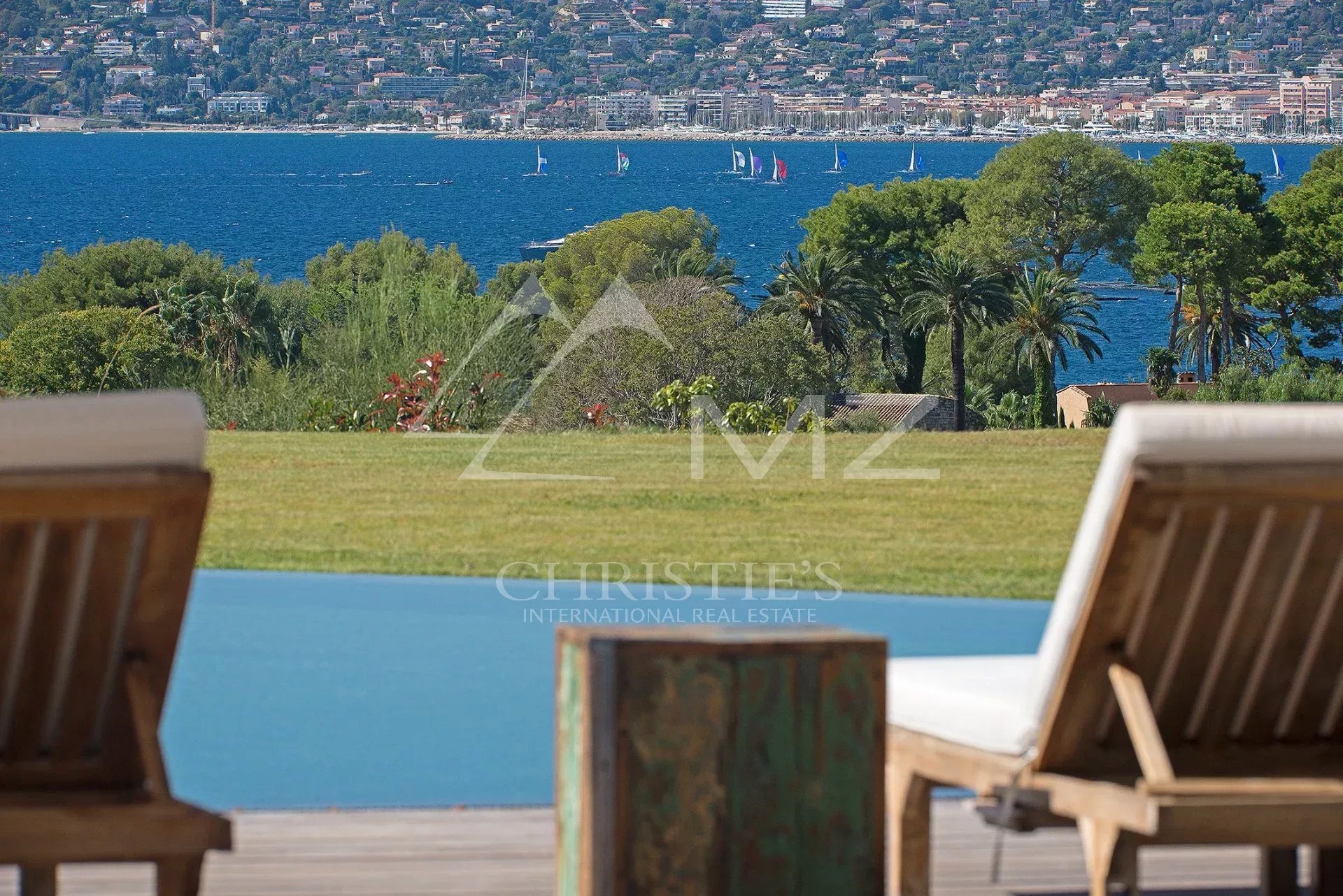 Cap d'Antibes - Rare contemporaine villa neuve