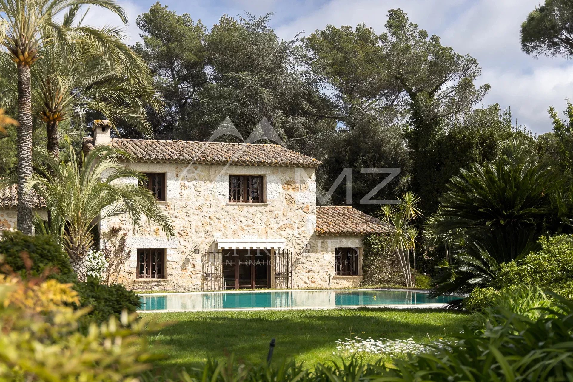 Nahe Saint-Paul-de-Vence - Außergewöhnliches Haus