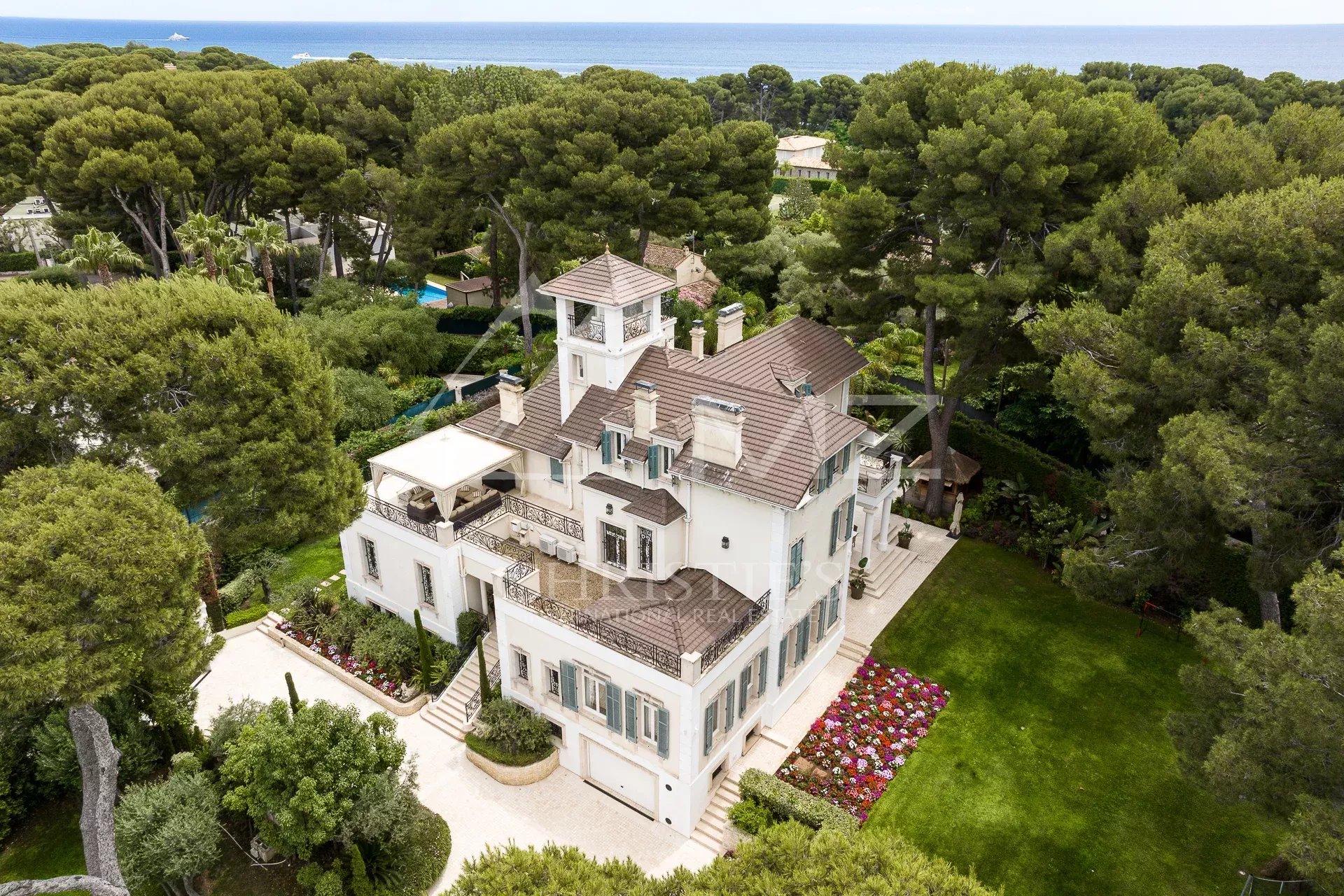 Cap d'Antibes - Magnifique Propriété avec Deux Maisons dans domaine privé