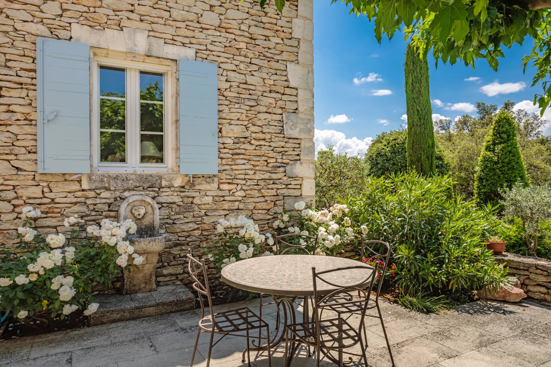 Gordes - Superbe maison en pierres proche du village