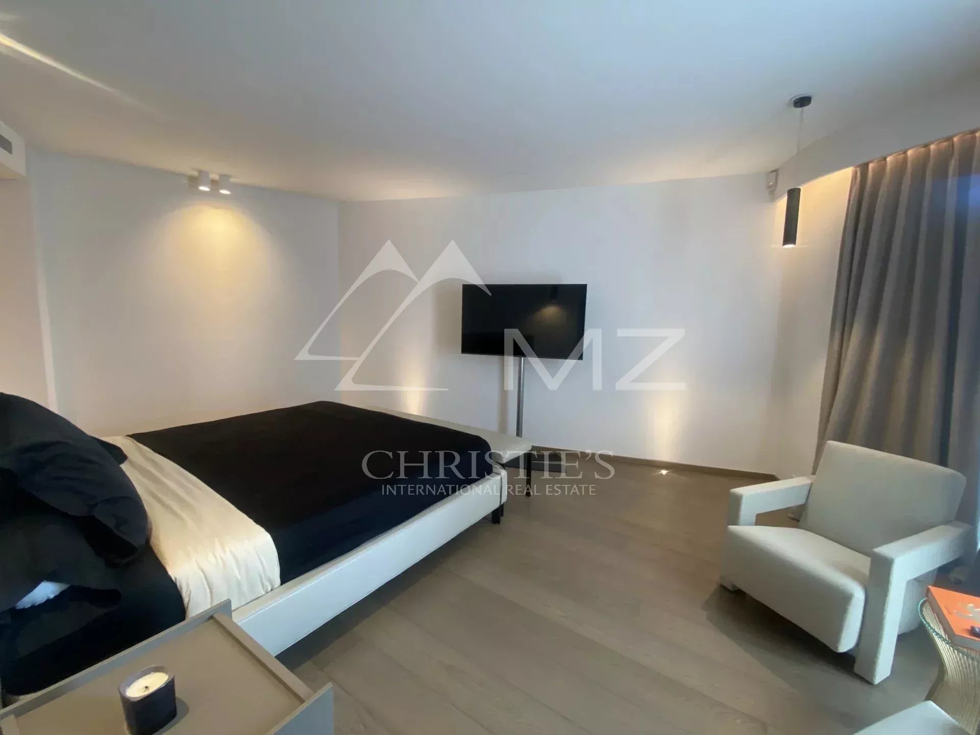 Cannes - Croisette - Exceptional 5 bedrooms apartment