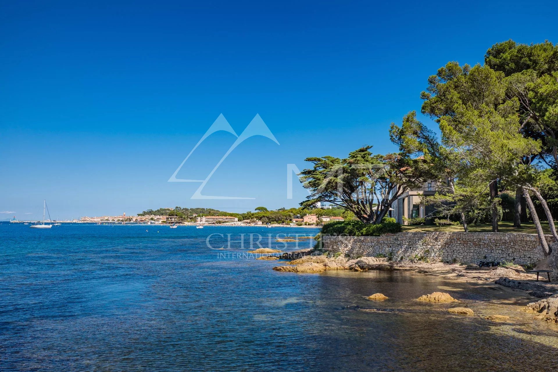 Proche Saint-Tropez - Propriété pieds dans l'eau