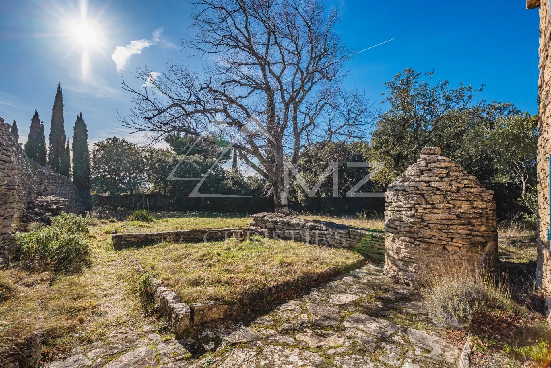 ALTER PROVENZALISCHER SCHAFSTALL ZUM RENOVIEREN - PANORAMABLICK - BAUGRUNDSTÜCK