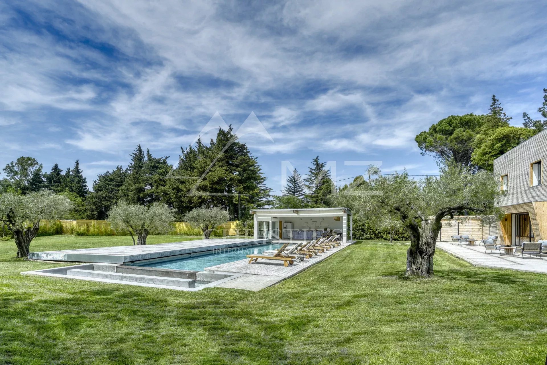 Proche l'Isle-sur-la-Sorgue - Magnifique maison contemporaine