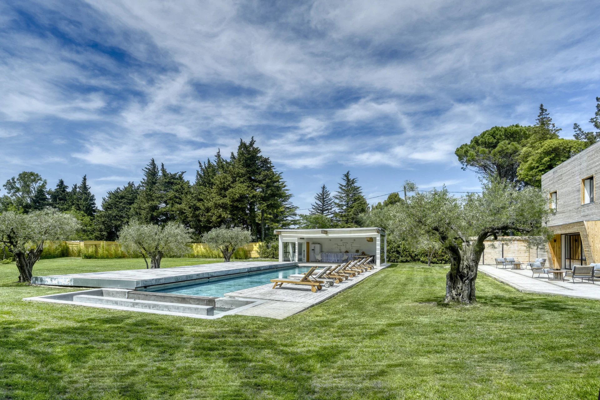 Proche l'Isle-sur-la-Sorgue - Magnifique maison contemporaine