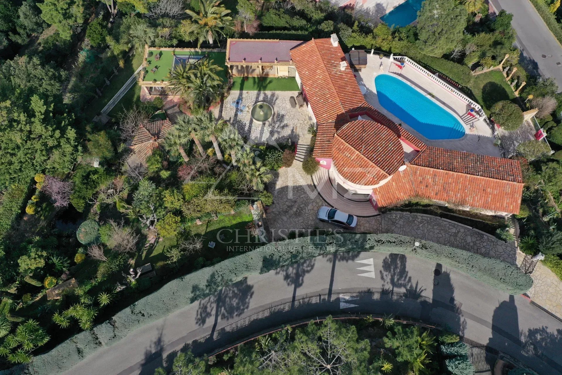 Außergewöhnliche Villa mit Meer- und Bergpanorama in Théoule sur Mer