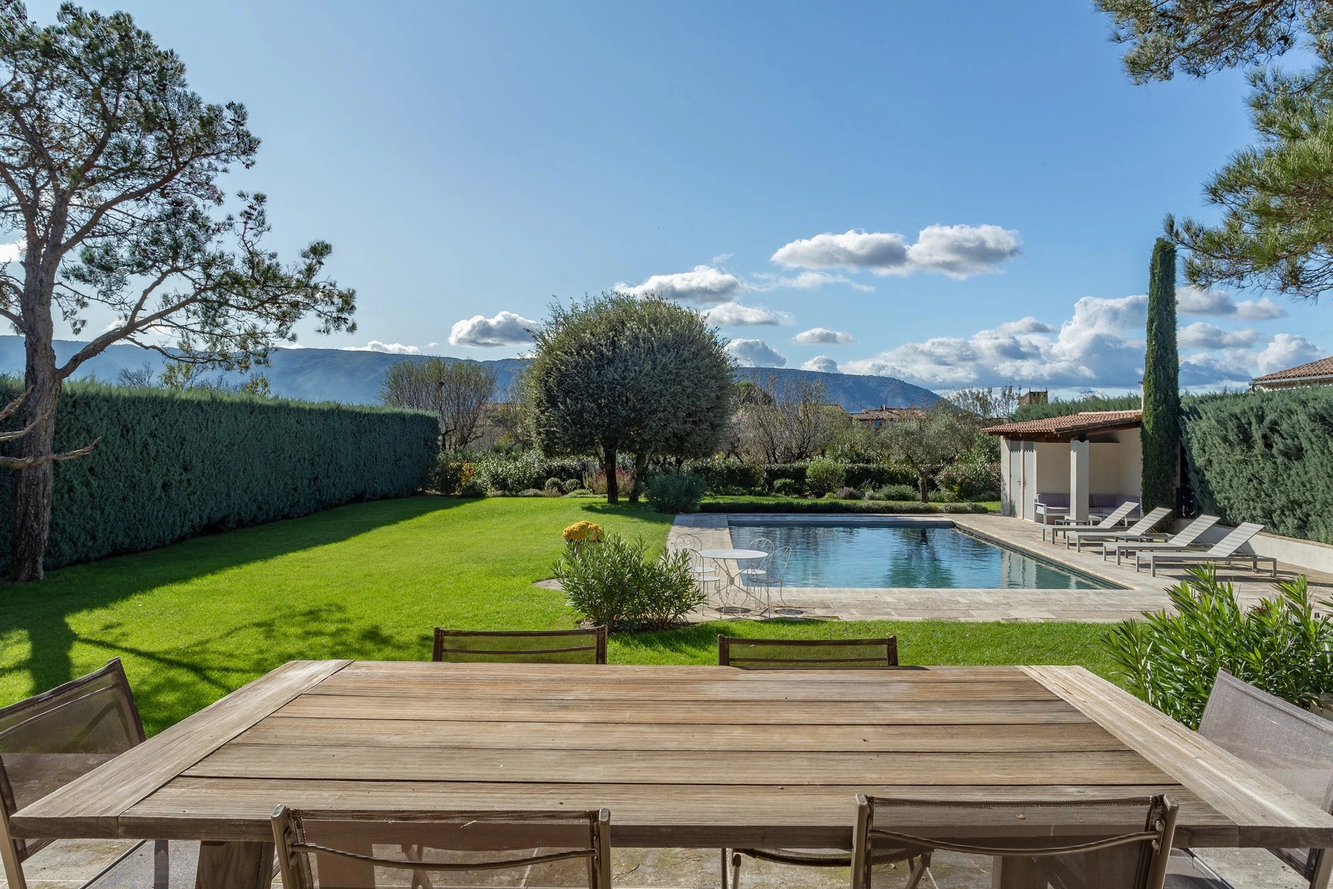 Cabrières d'Avignon - Belle villa avec piscine chauffée