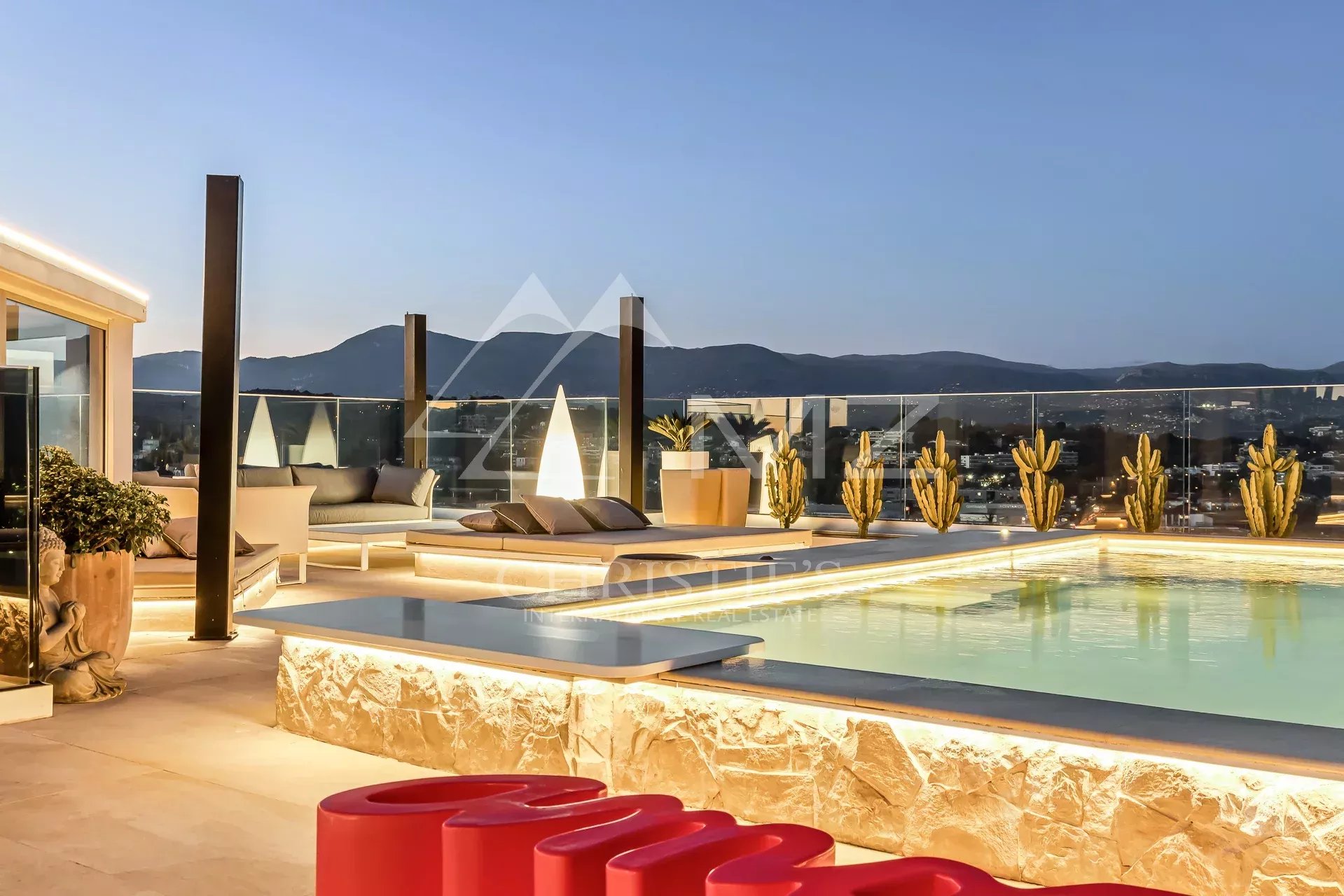 Proche Nice - Superbe triplex avec terrasse et piscine