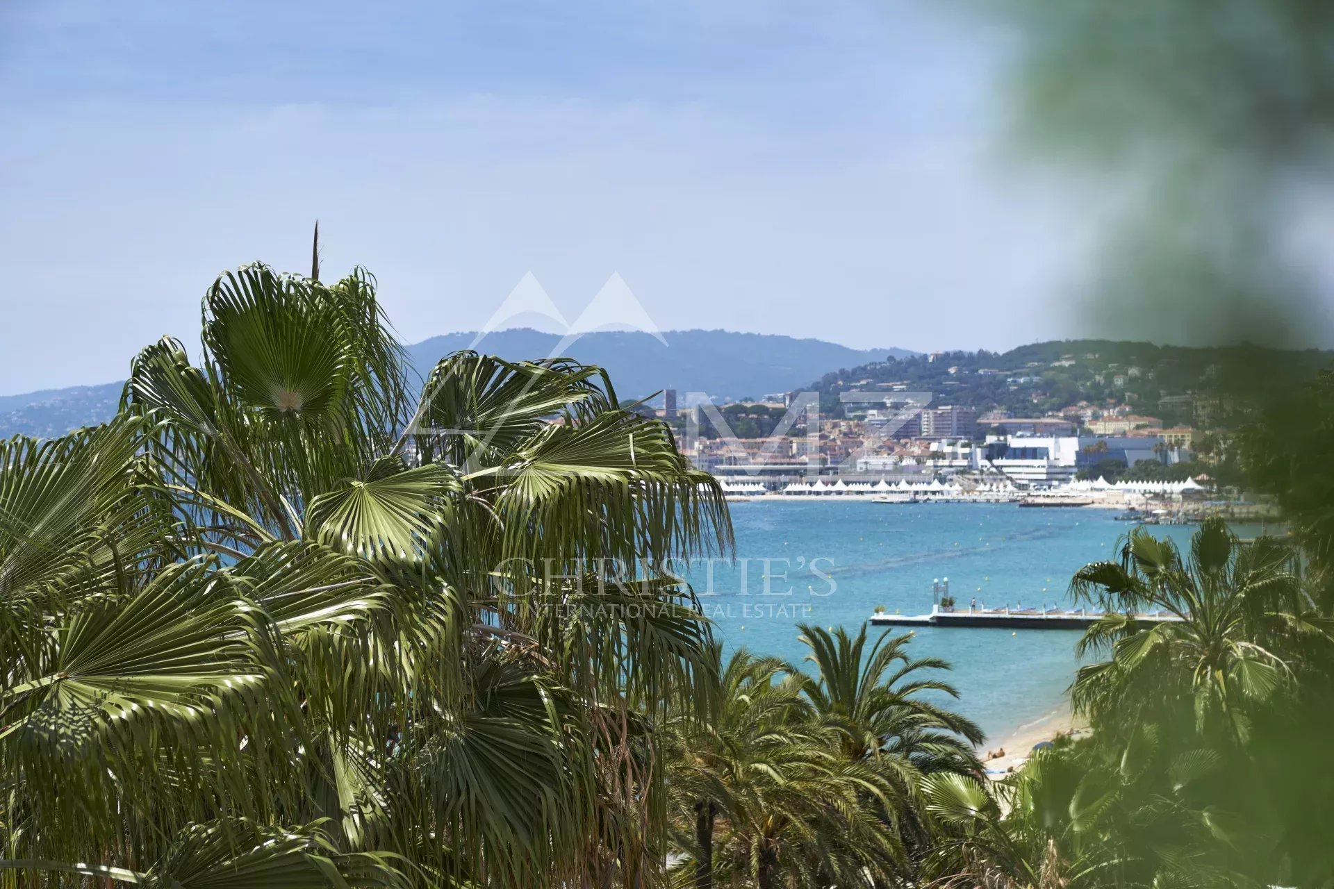 Cannes Croisette - 3-Zimmerwohnung komplett renoviert mit Panorama-Meerblick