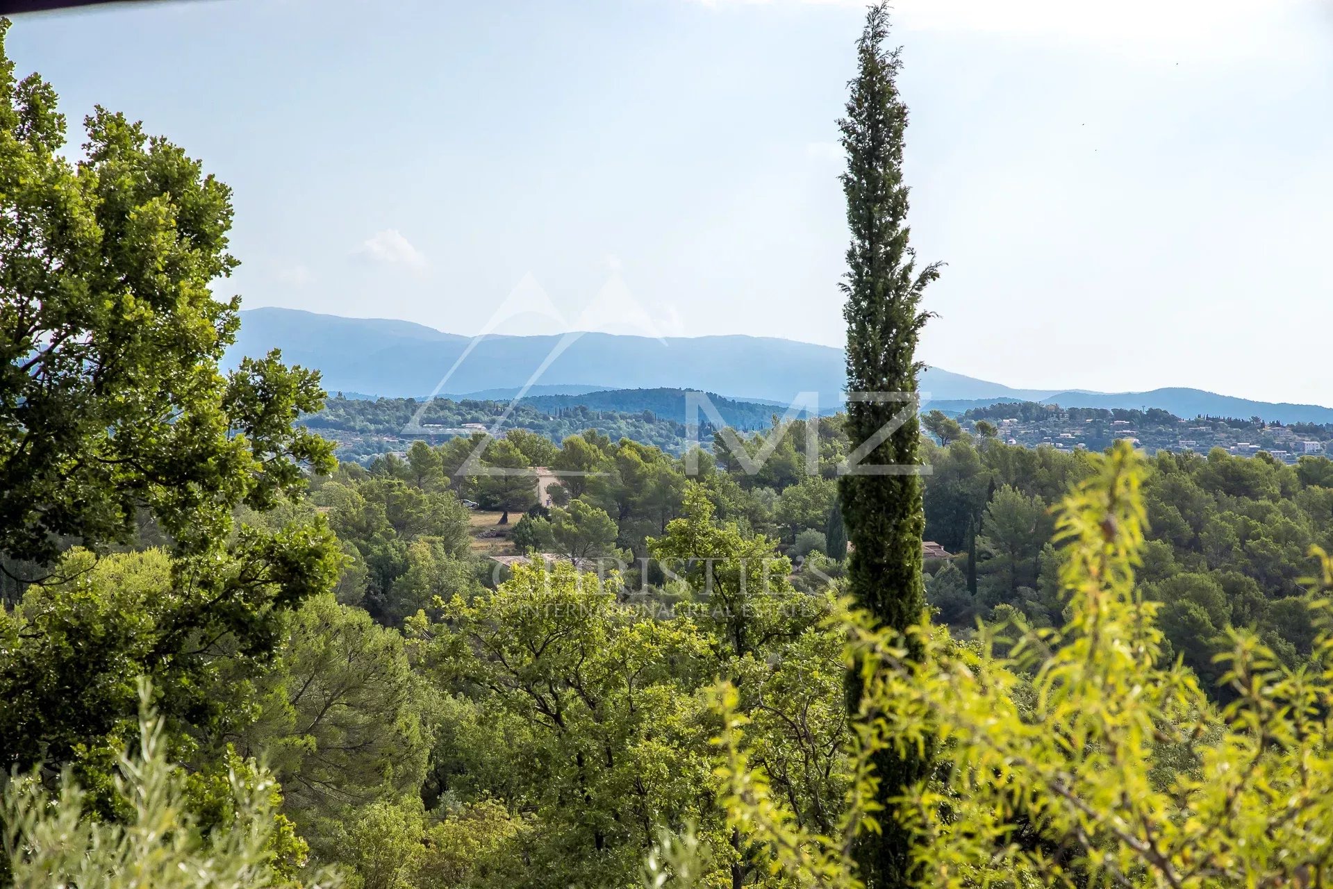 Charmantes provenzalisches Anwesen in seinem Olivenhain